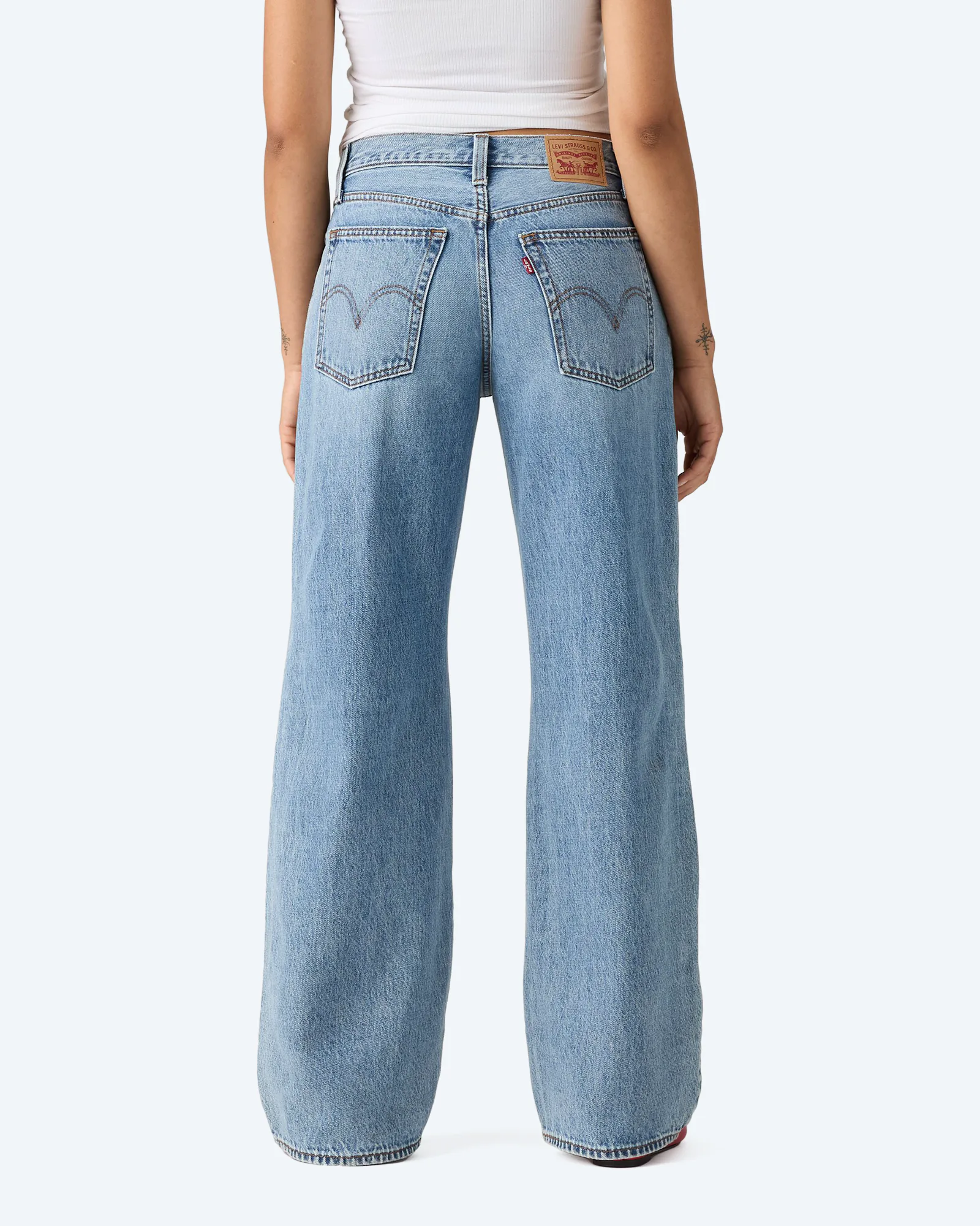 Middy Balloon Med Indigo Worn in Jeans Twisted Vibe