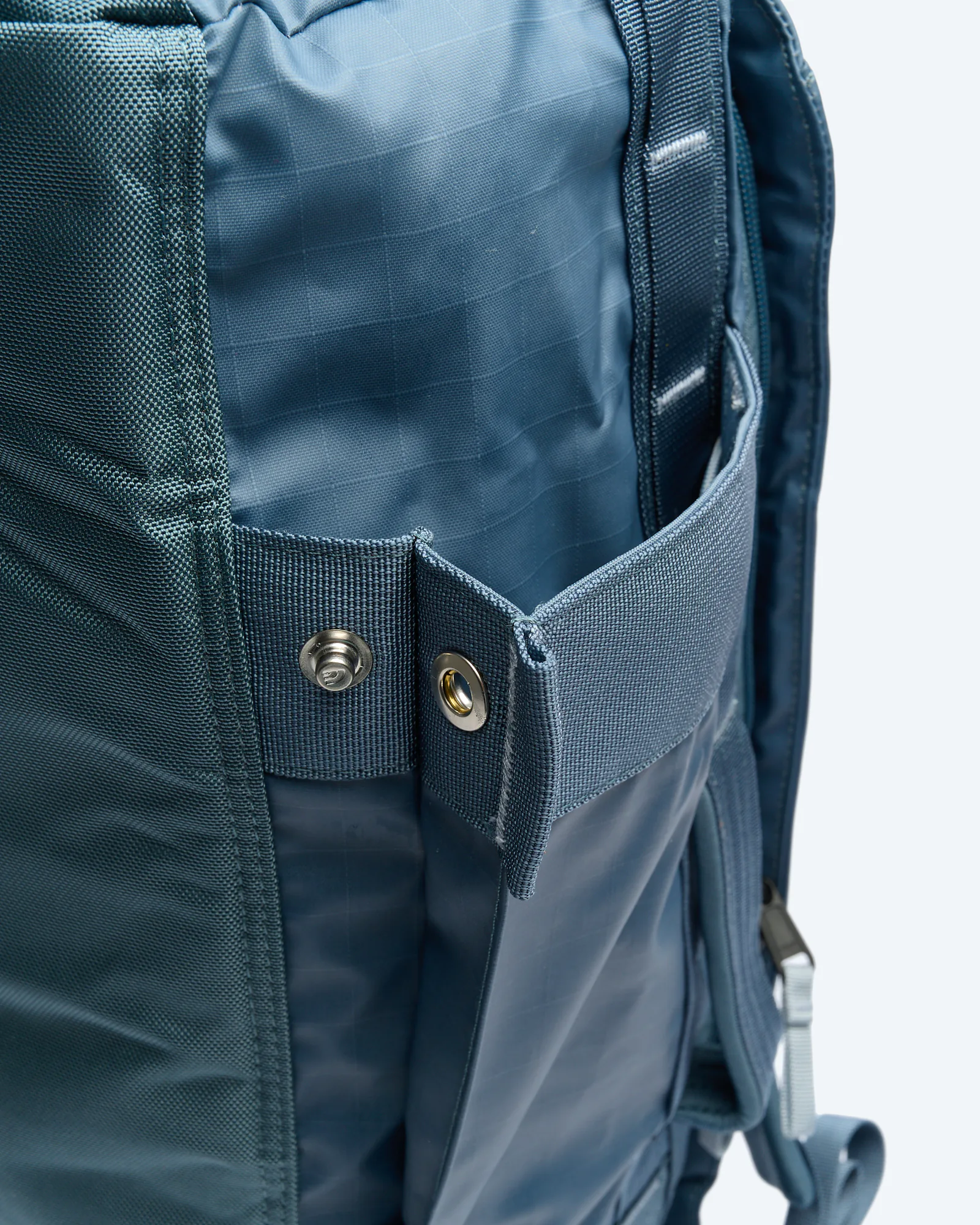 The North Face Base Camp Voyager Duffel Bag 32L Granite Grey/Fr