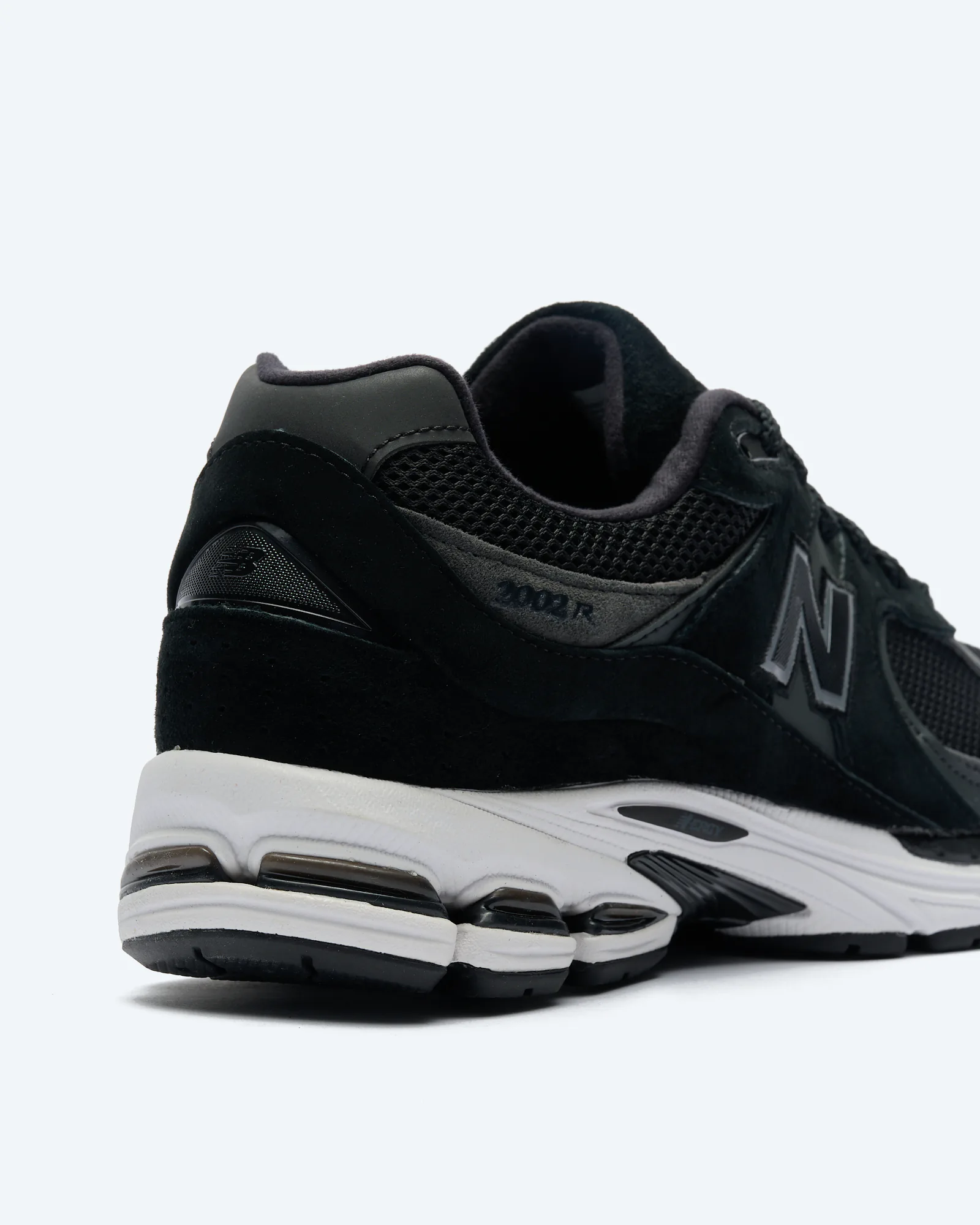 2002 Sneaker Black