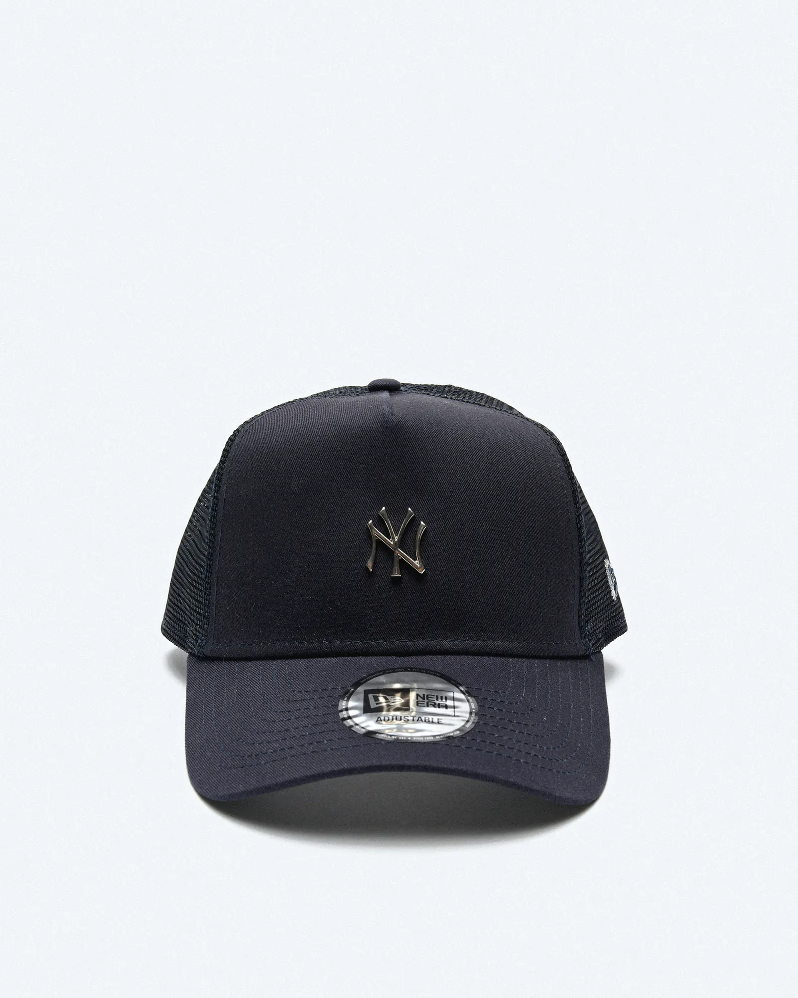 New Era MLB NY Yankees 9Forty Metallic Trucker Cap Navy New Era MLB NY Yankees 9Forty Metallic Trucker Cap Navy