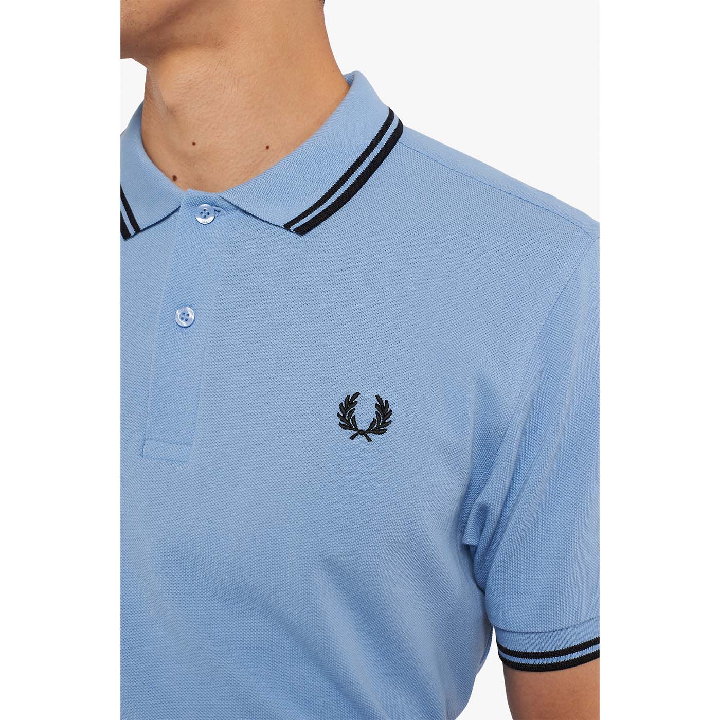 Fred Perry Poloshirt mit Doppelstreifen Sky/Black/Black
