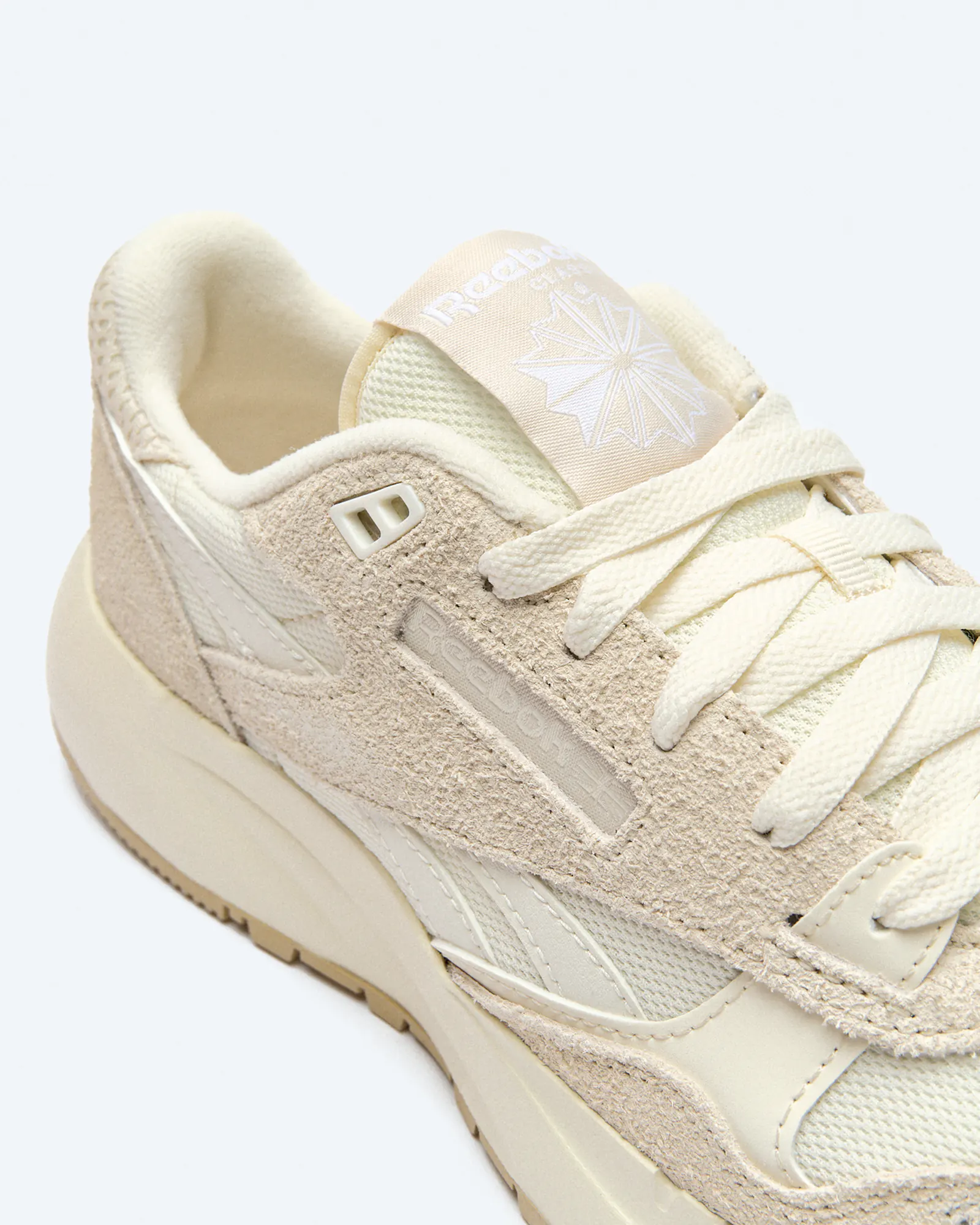 Reebok Classic Leather 2400 Vintage Sneaker Chalk/Alabaster Reebok Classic Leather 2400 Vintage Sneaker Chalk/Alabaster