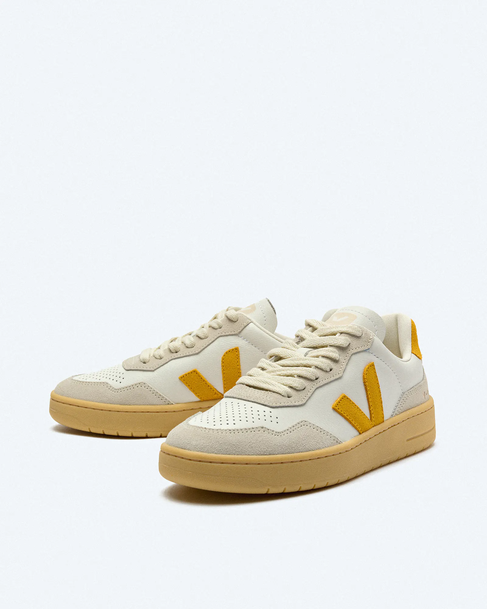 Veja V-90 O.T. Leather Sneaker Extra White Toscane Natural Veja V-90 O.T. Leather Sneaker Extra White Toscane Natural