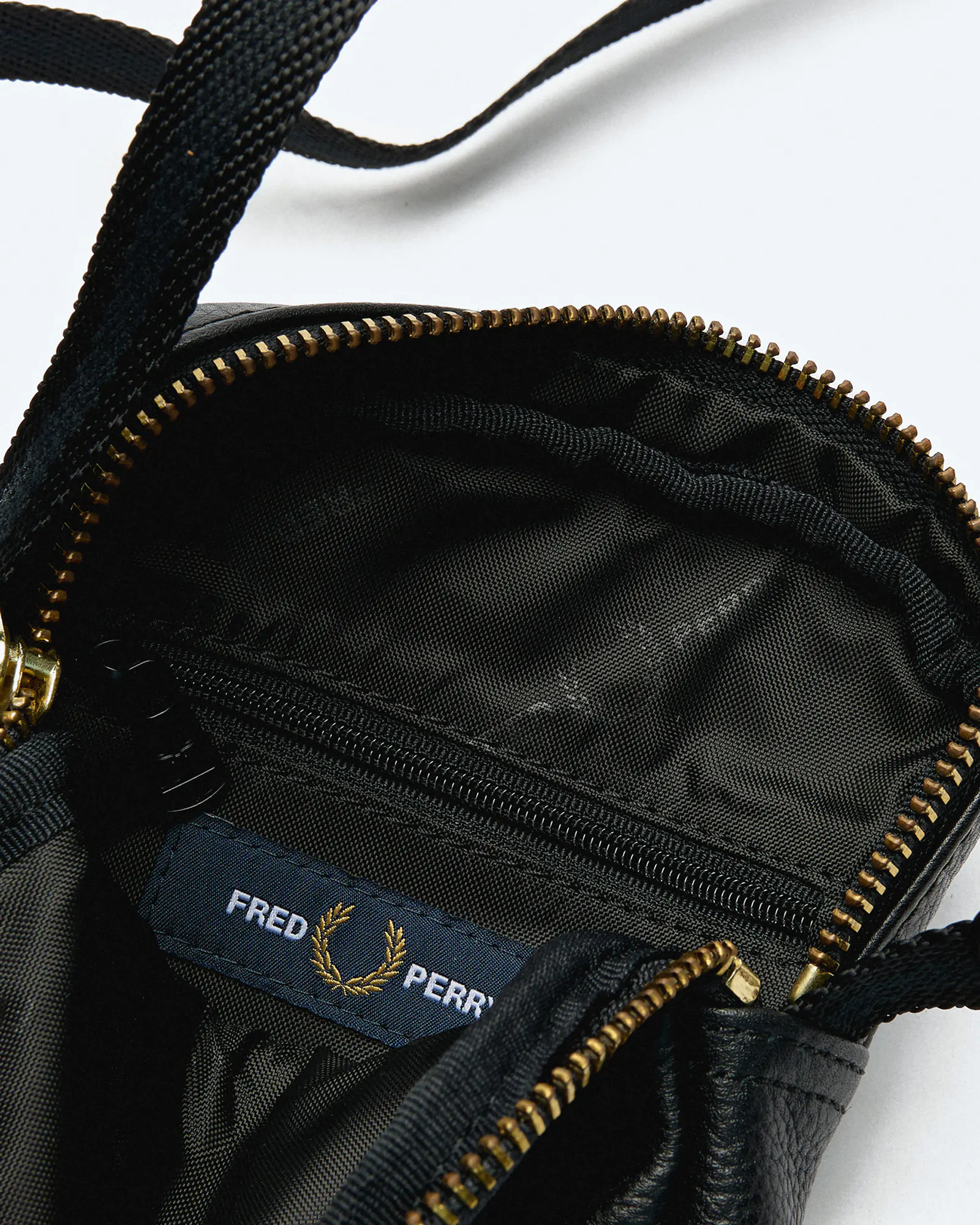 Fred Perry Tumbled Leather Side Bag Black