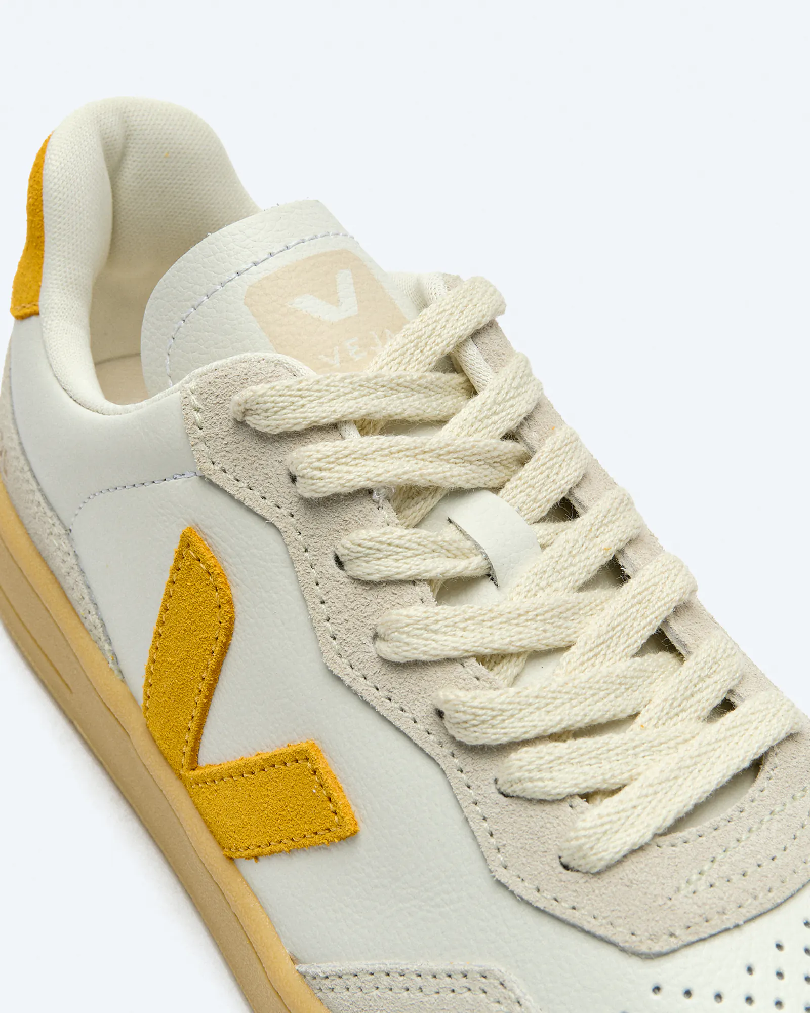 Veja V-90 O.T. Leather Sneaker Extra White Toscane Natural Veja V-90 O.T. Leather Sneaker Extra White Toscane Natural
