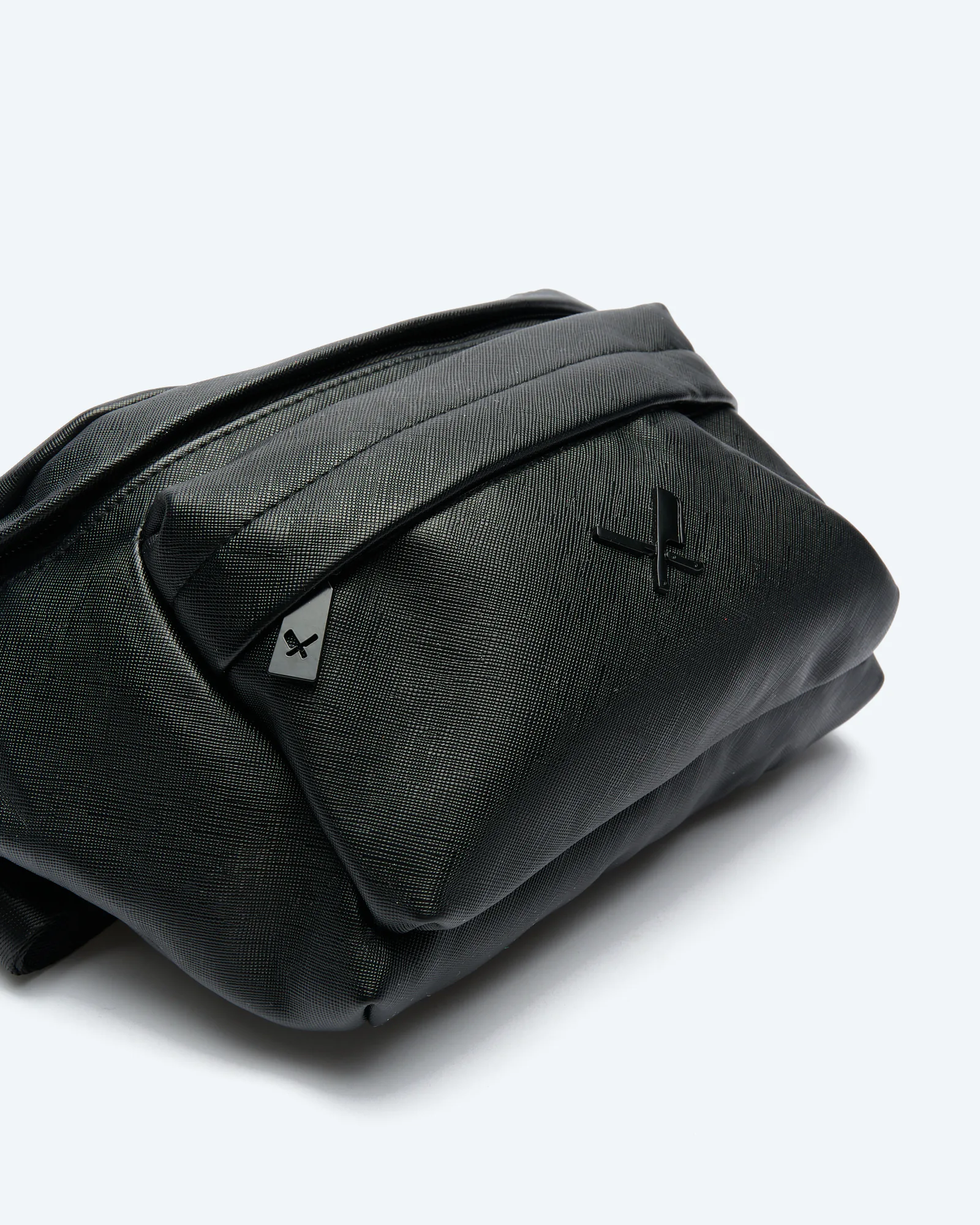 Distorted People Hip Fine Cross Bag Black