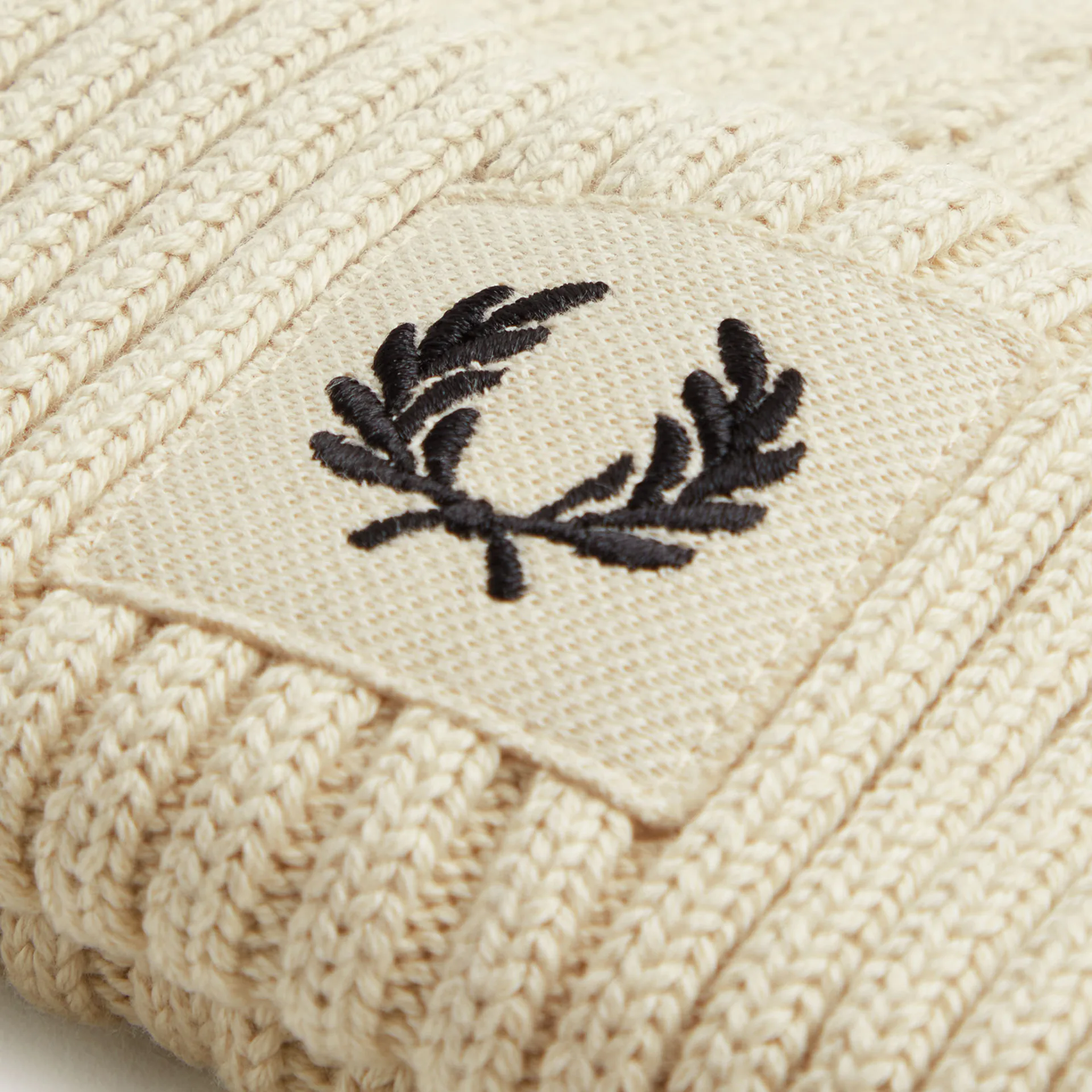 Fred Perry Patch Brand Chunky Rib Beanie Oatmeal/Black