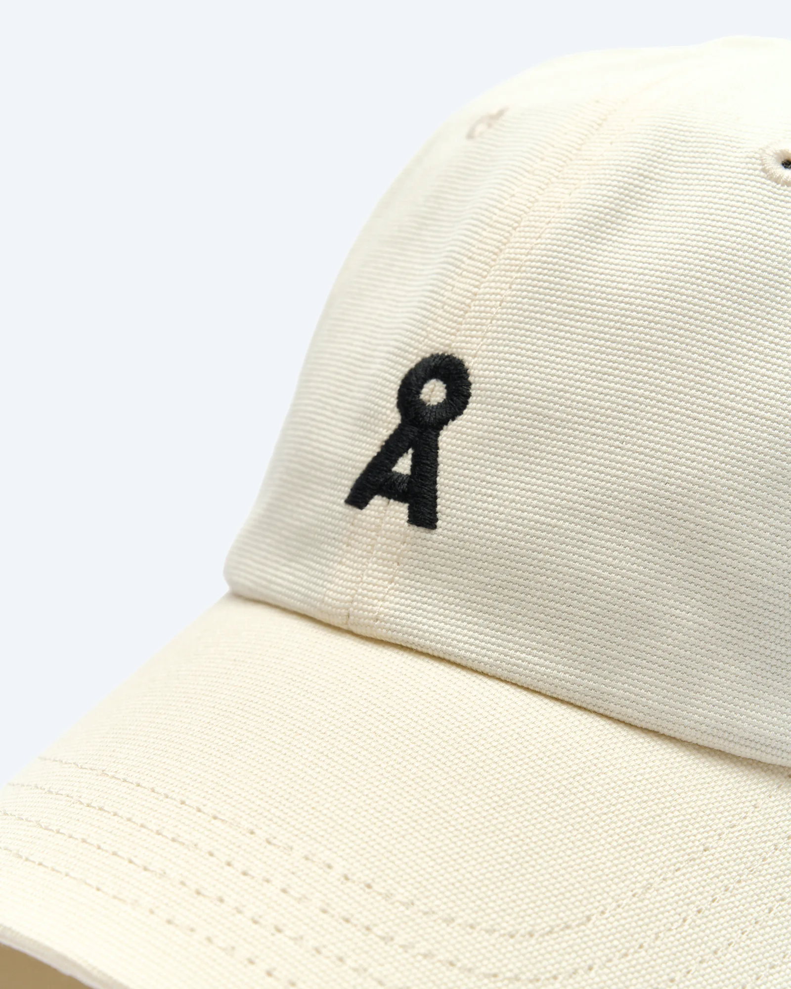 YENAAS BOLD Cap Oatmilk/Black