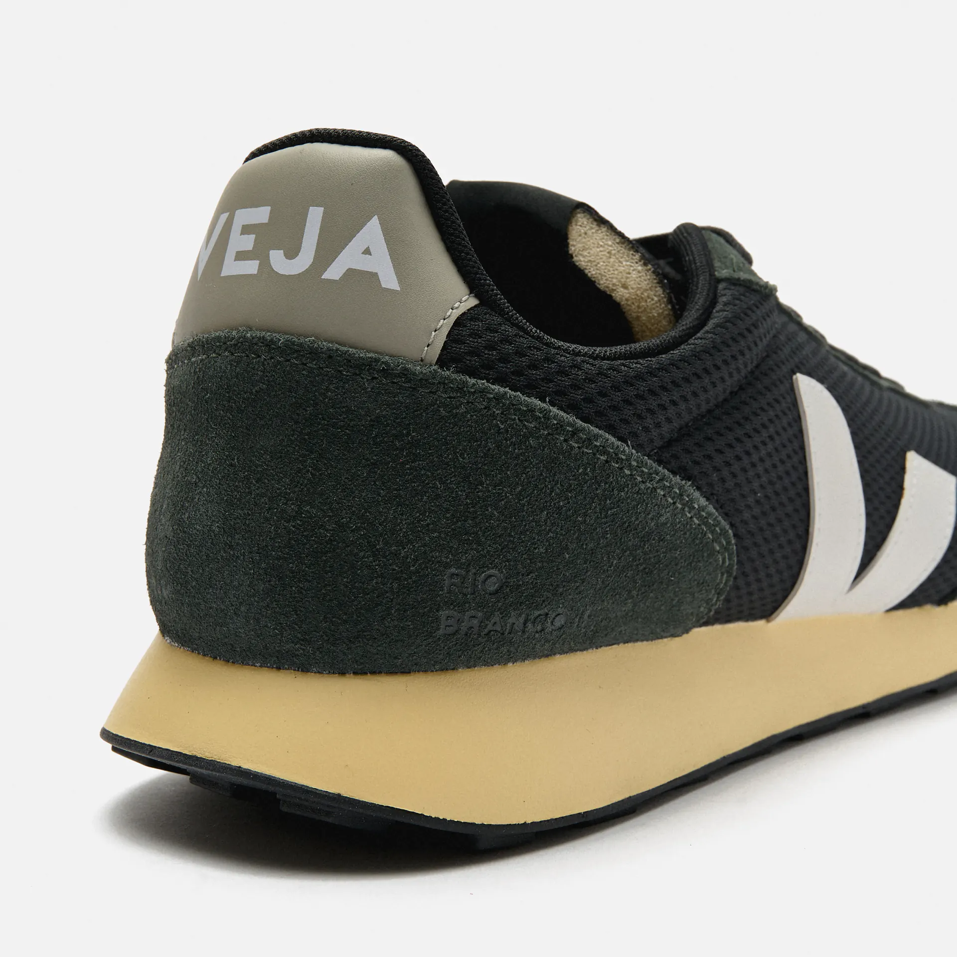 Veja Men Rio Branco II Alveomesh Sneaker Black/White