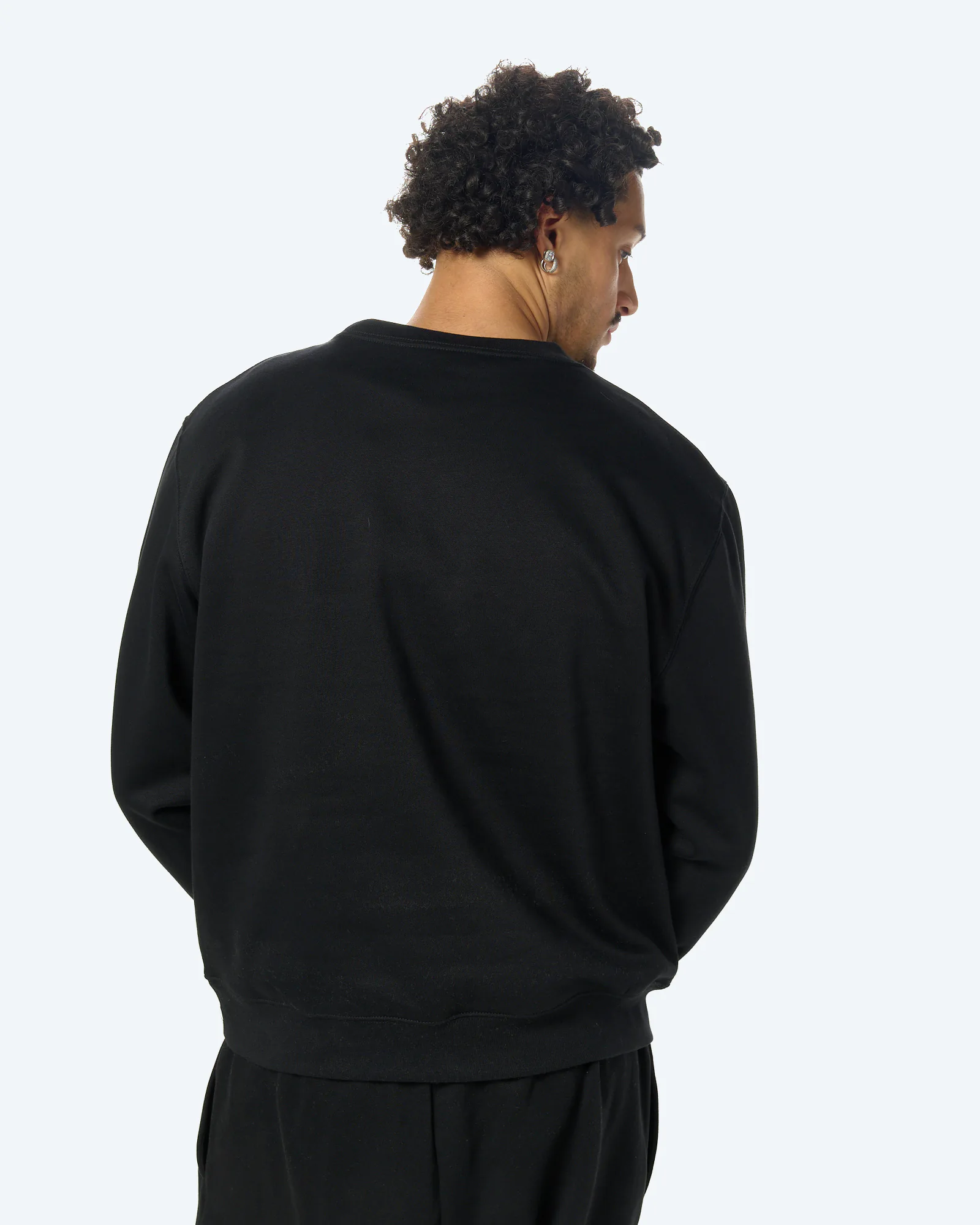 M Essential Simple Dome Relax Crew TNF Black