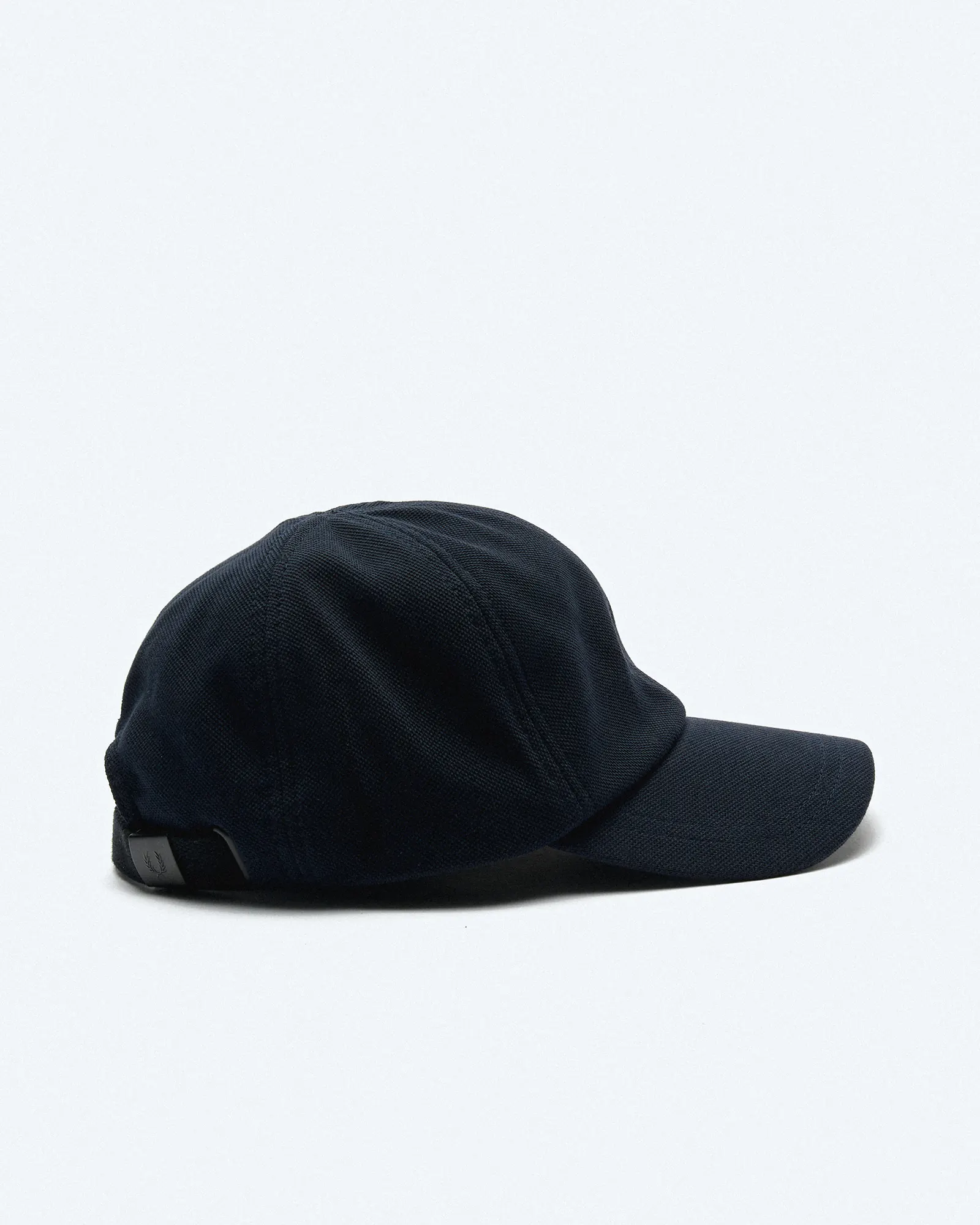 Fred Perry Pique Classic Cap Navy/Snow White Fred Perry Pique Classic Cap Navy/Snow White
