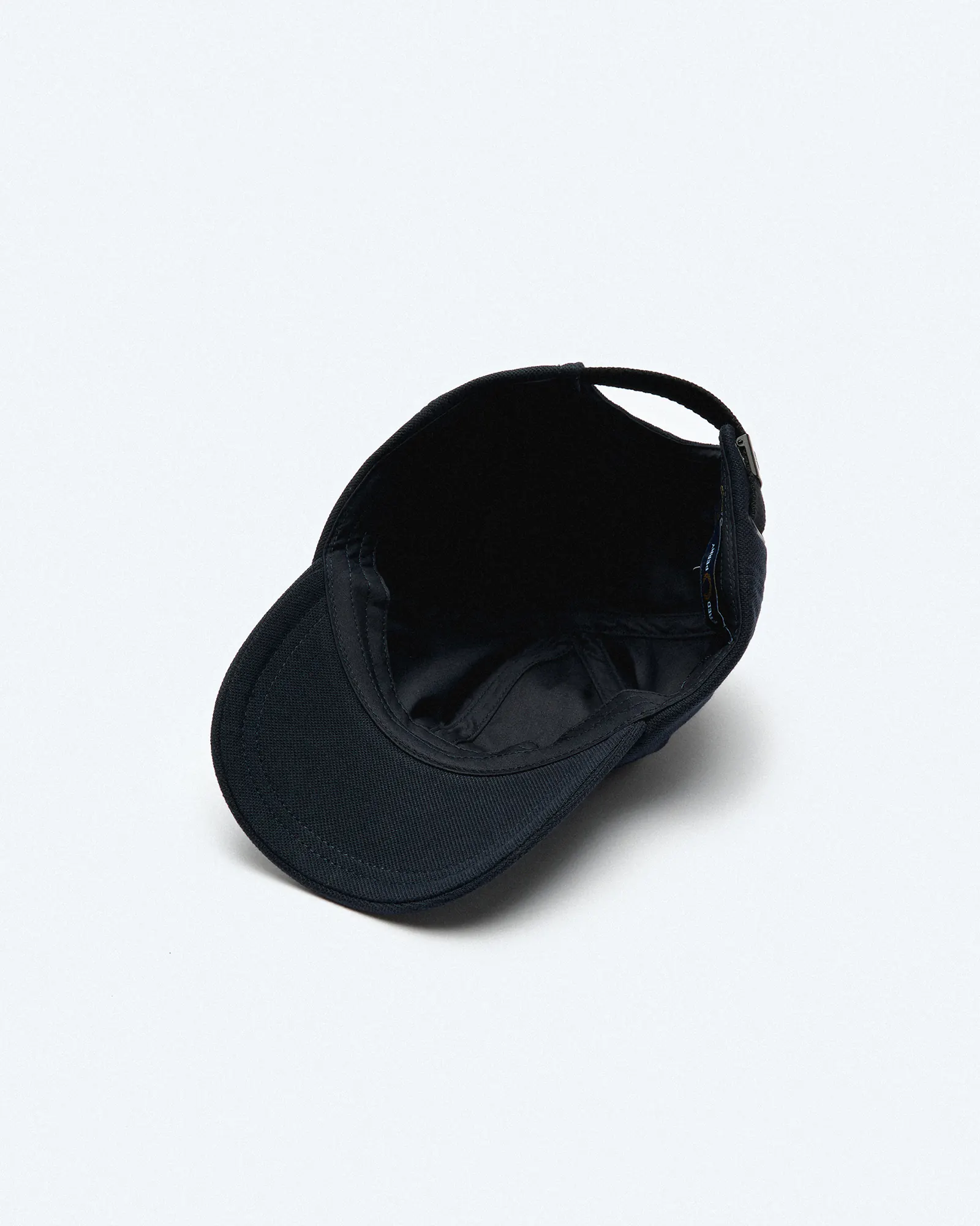 Fred Perry Pique Classic Cap Navy/Snow White Fred Perry Pique Classic Cap Navy/Snow White