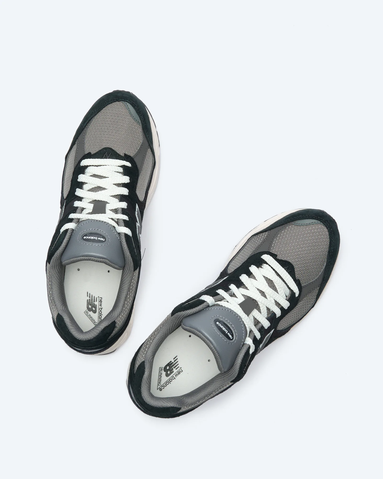 2002R Sneaker Black