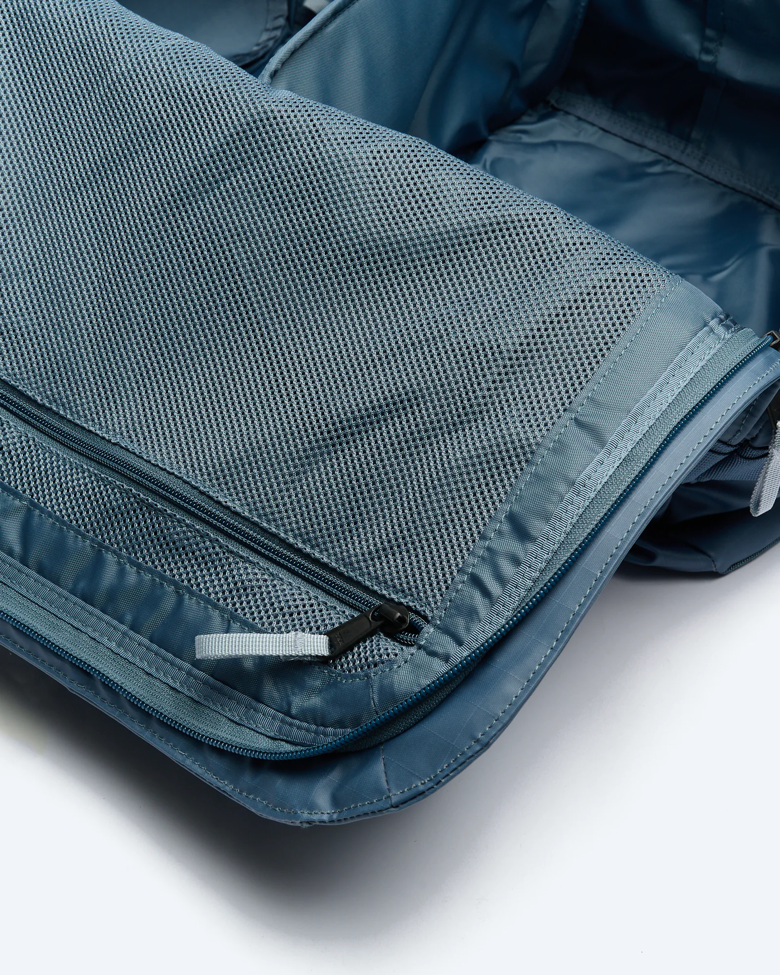 The North Face Base Camp Voyager Duffel Bag 32L Granite Grey/Fr