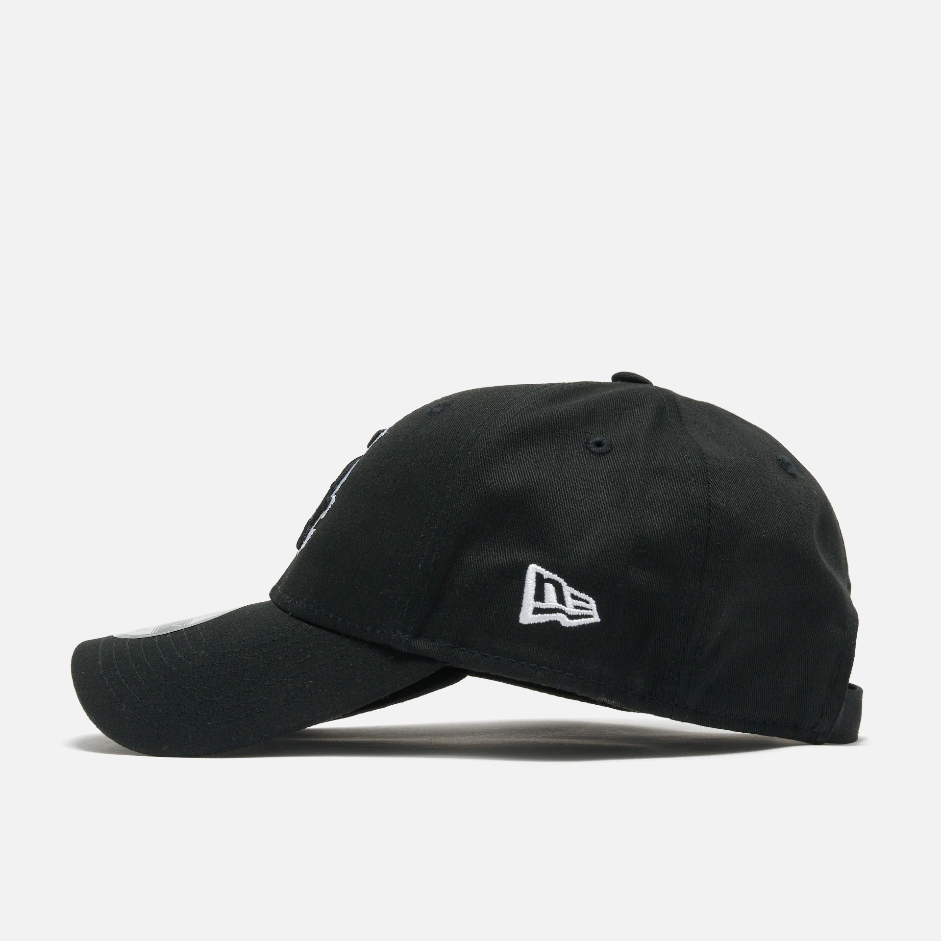 New Era MLB Chicago White Sox Team Outline 9Forty Strapback Cap Black/White