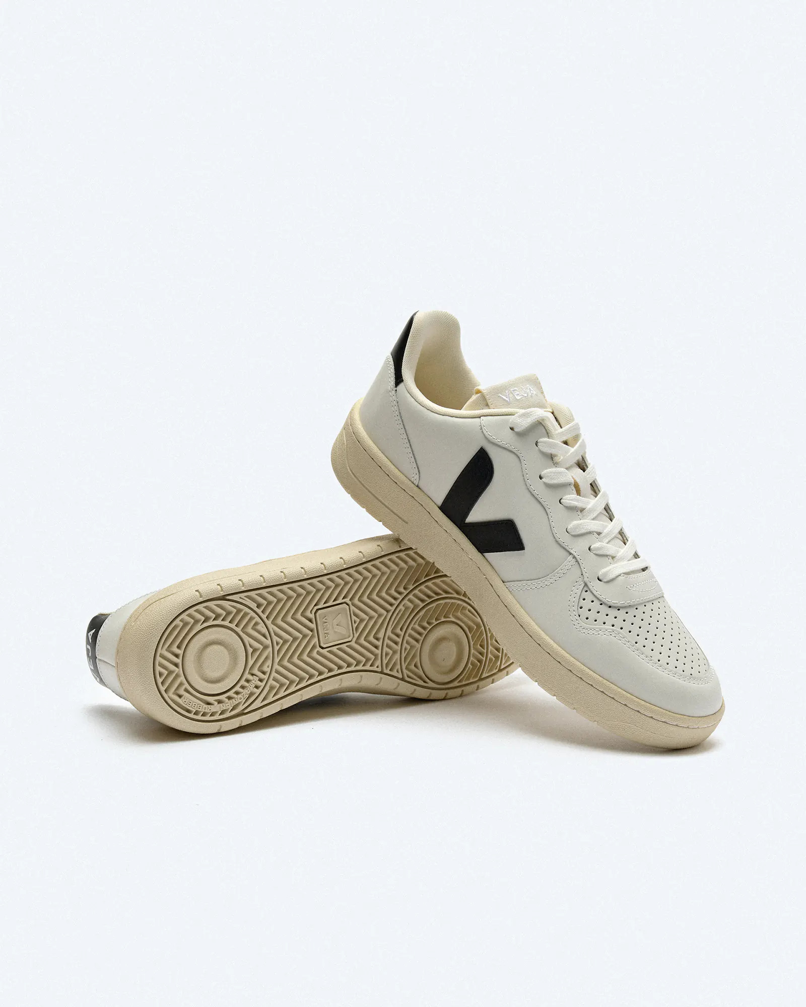Veja V-10 Men Leather Sneaker Extra White/Black Veja V-10 Men Leather Sneaker Extra White/Black