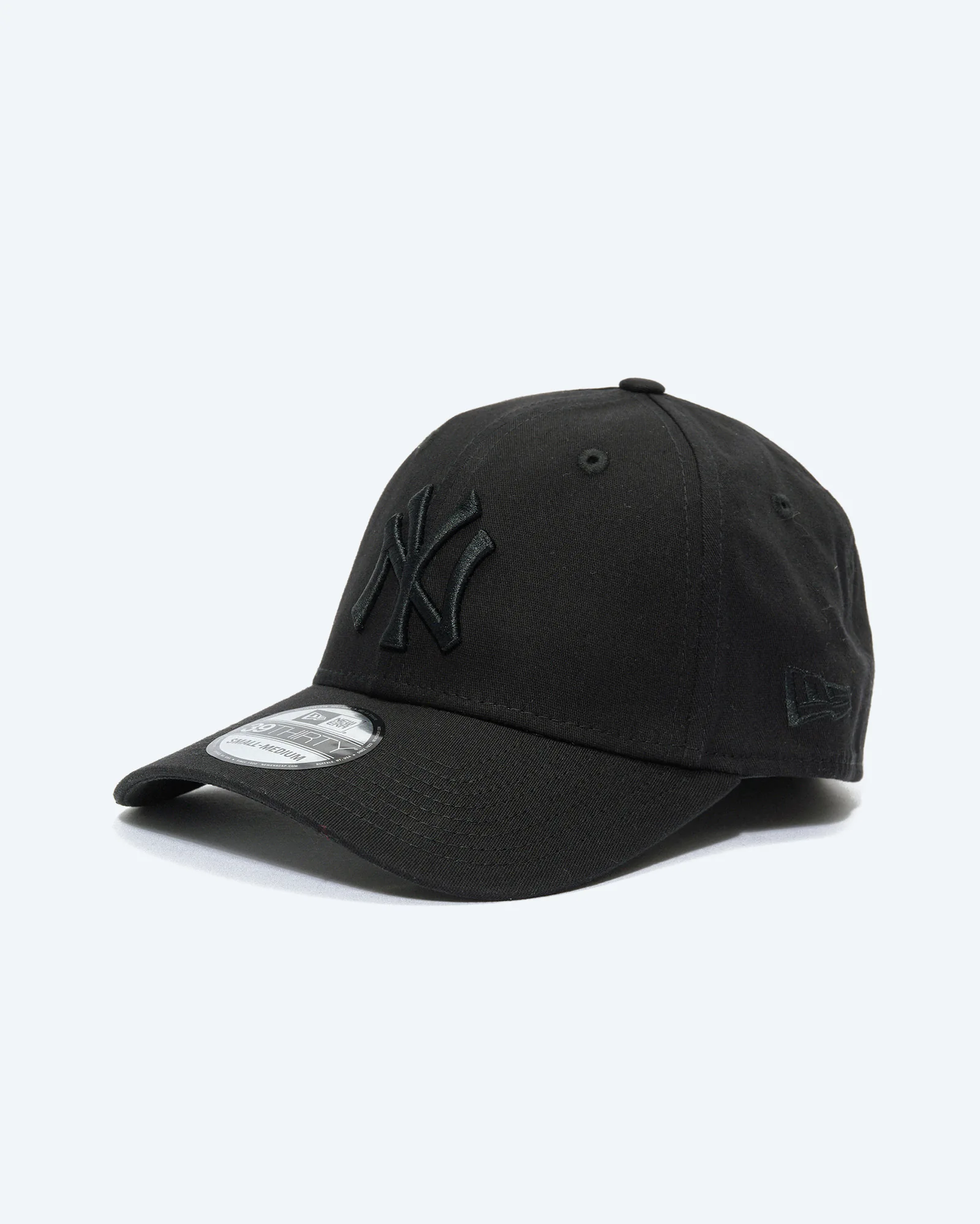 New Era NY Yankees League Essential 39Thirty Stretch Fit Cap Black/Black New Era NY Yankees League Essential 39Thirty Stretch Fit Cap Black/Black
