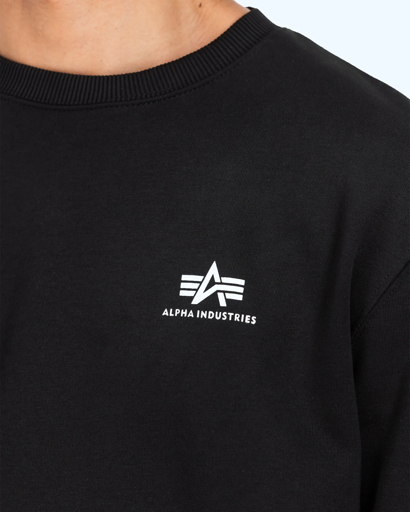 Basic Sweater Small Logo Black