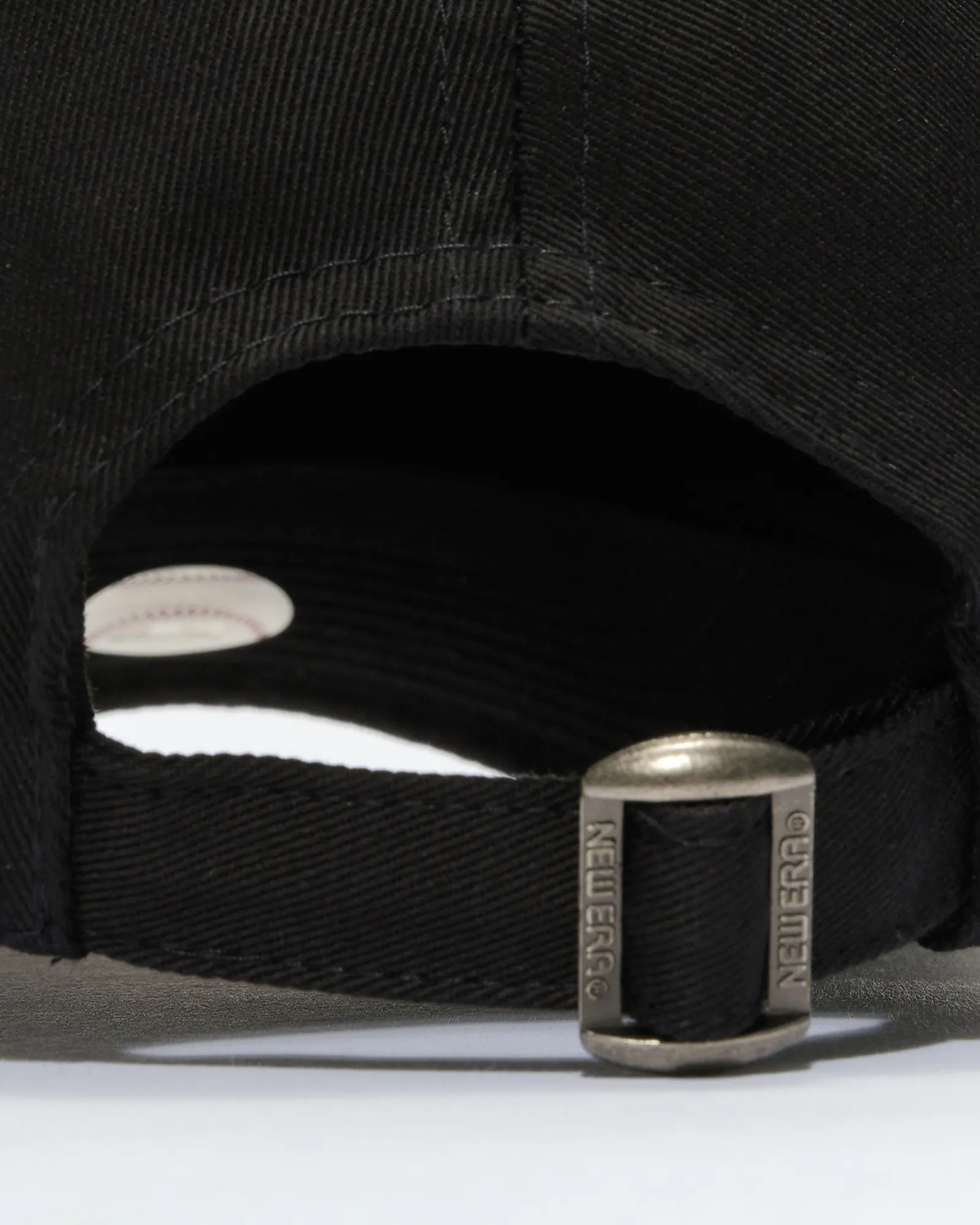 New Era MLB NY Yankees Essentials 9Forty Strapback Cap Black/Black New Era MLB NY Yankees Essentials 9Forty Strapback Cap Black/Black