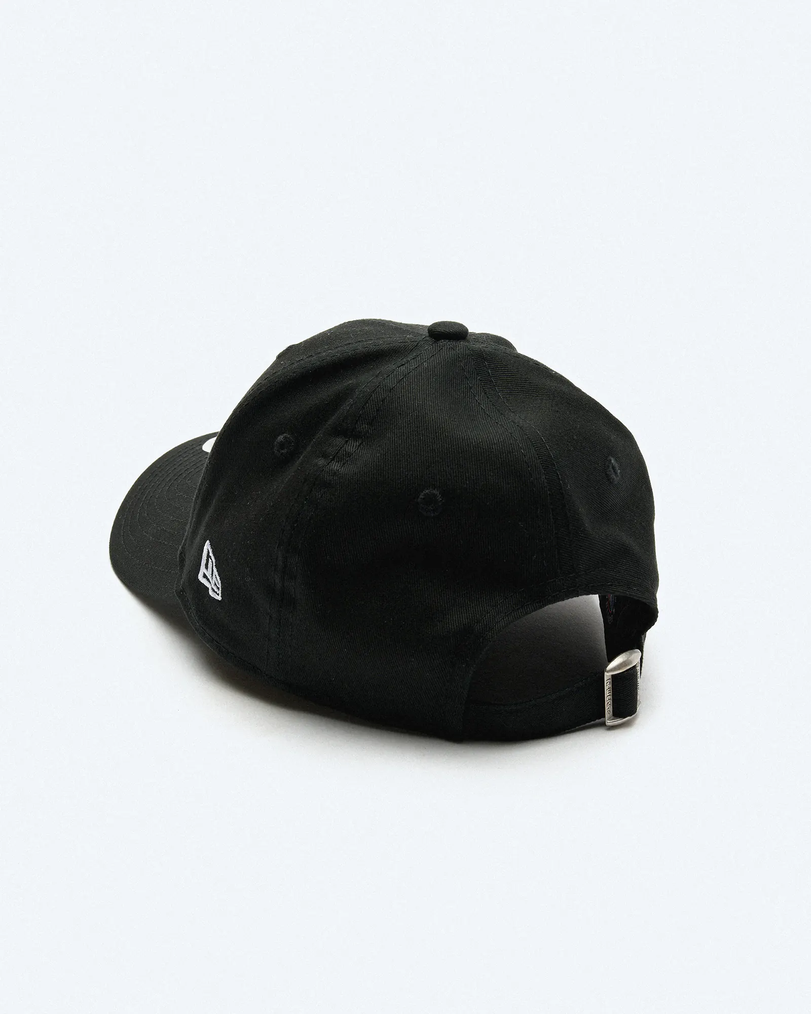 New Era MLB NY Yankees Womens Icon 9Forty Strapback Cap Black/White New Era MLB NY Yankees Womens Icon 9Forty Strapback Cap Black/White