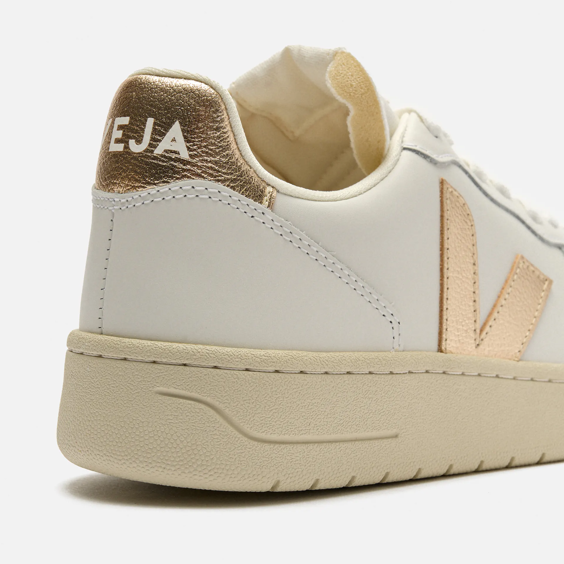 Veja Women V-10 Prime Leather Sneaker Extra-White/Platine