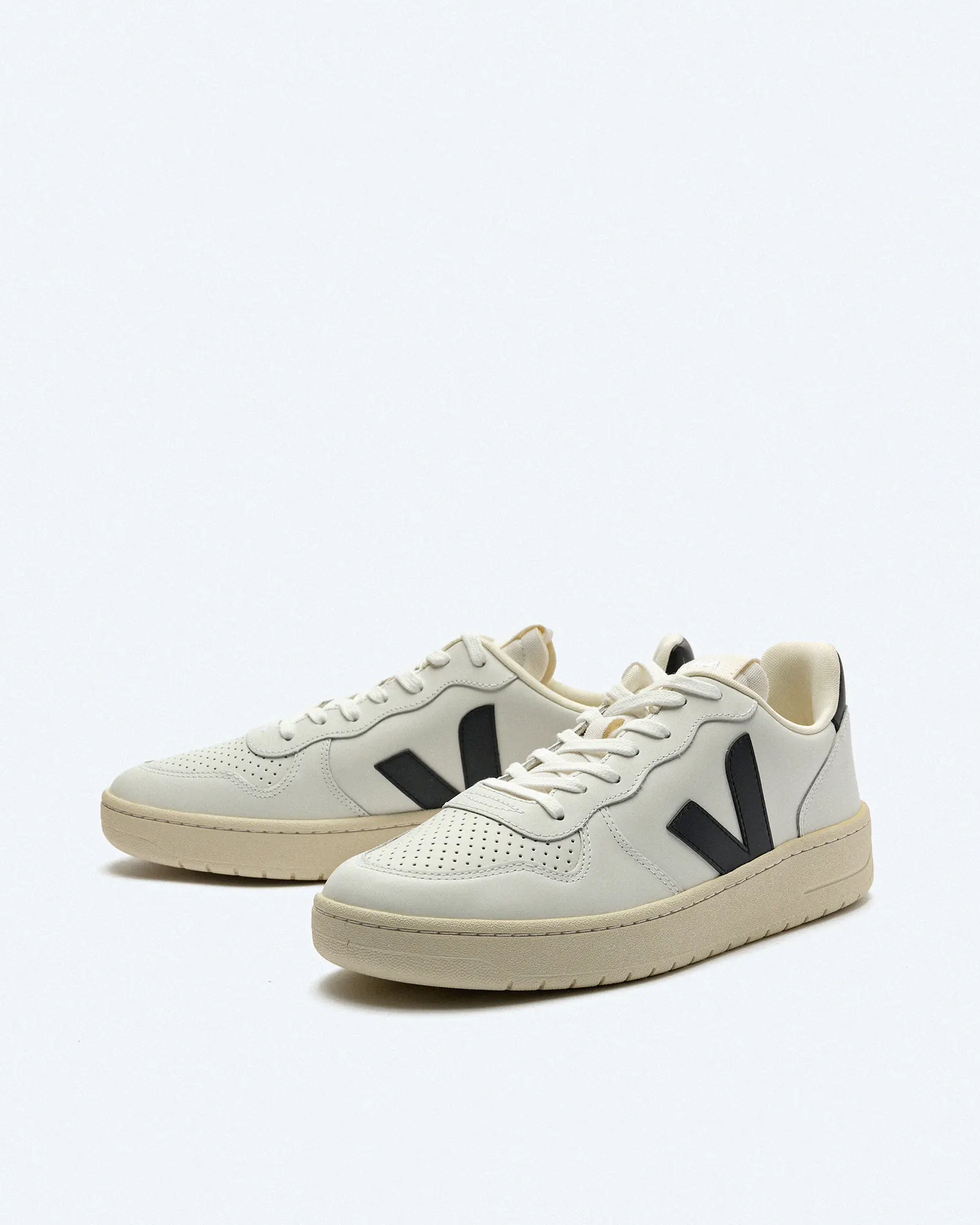 Veja V-10 Men Leather Sneaker Extra White/Black Veja V-10 Men Leather Sneaker Extra White/Black
