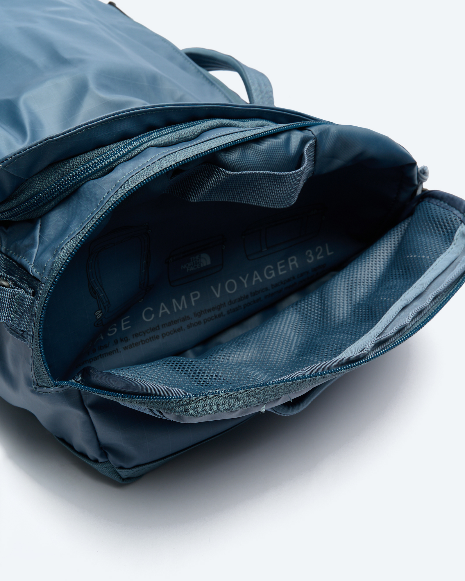 The North Face Base Camp Voyager Duffel Bag 32L Granite Grey/Fr