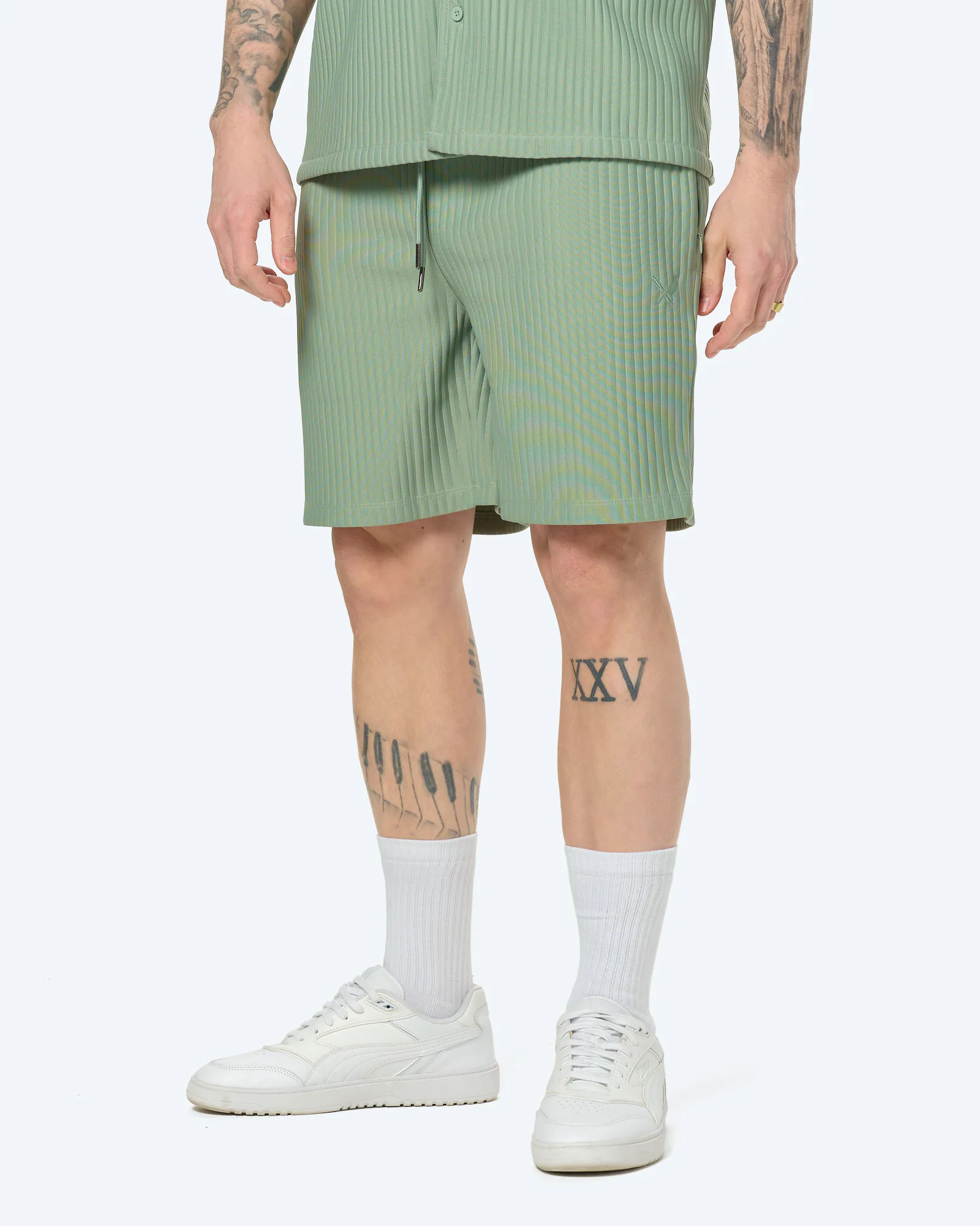 Distorted People Plissee Short Sage