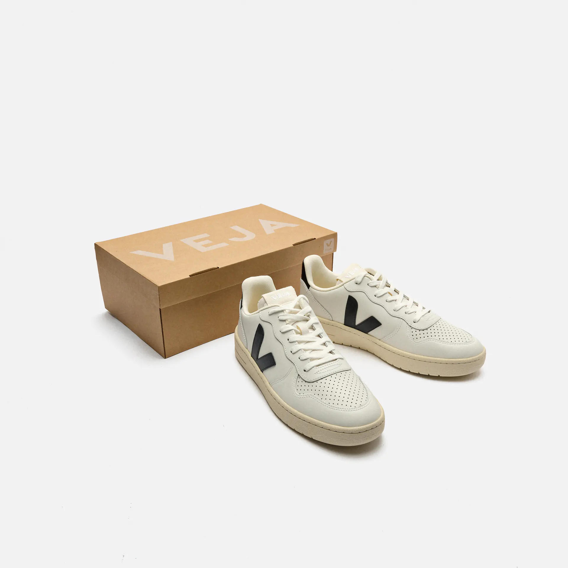 Veja V-10 Men Leather Sneaker Extra White/Black