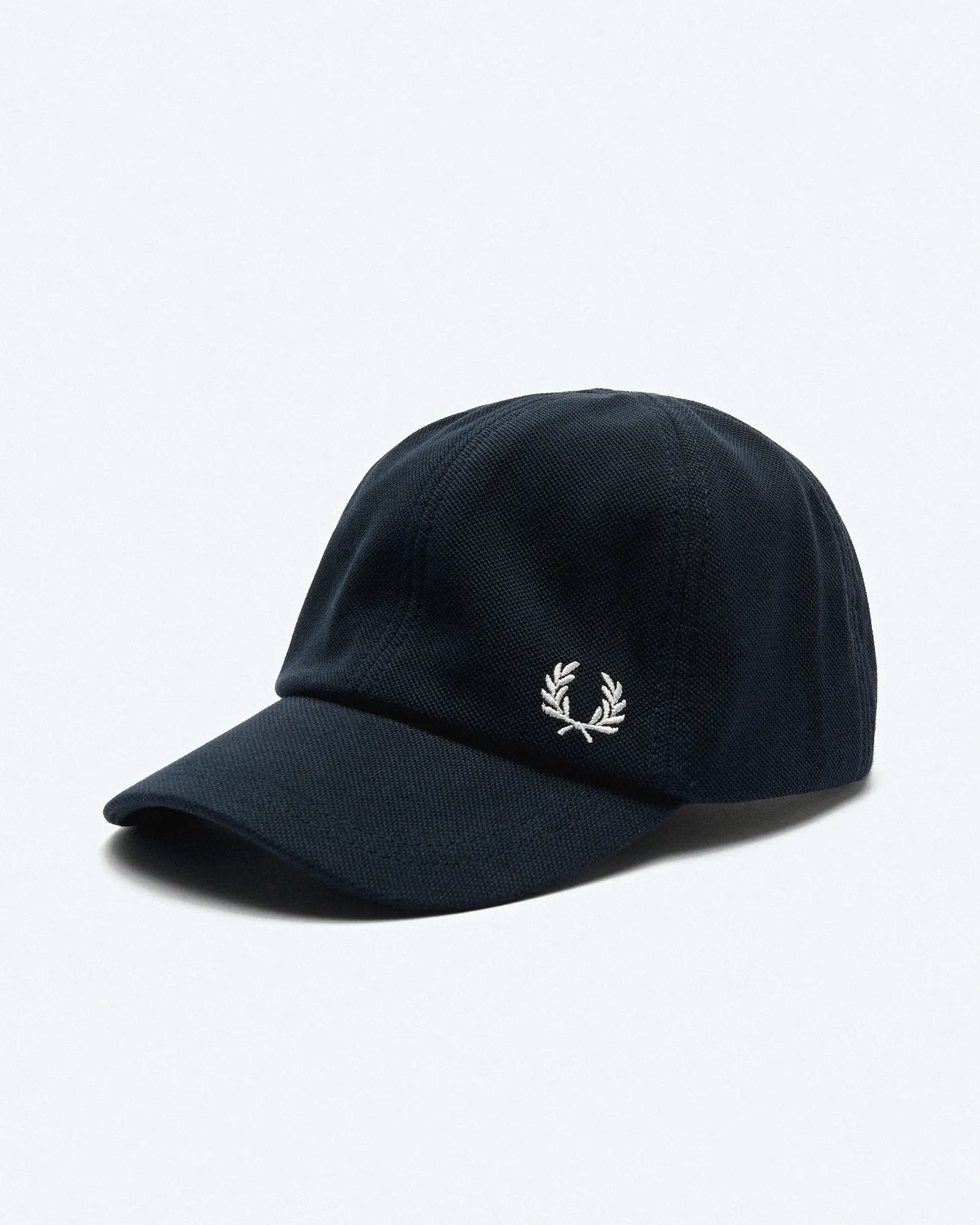 Fred Perry Pique Classic Cap Navy/Snow White Fred Perry Pique Classic Cap Navy/Snow White