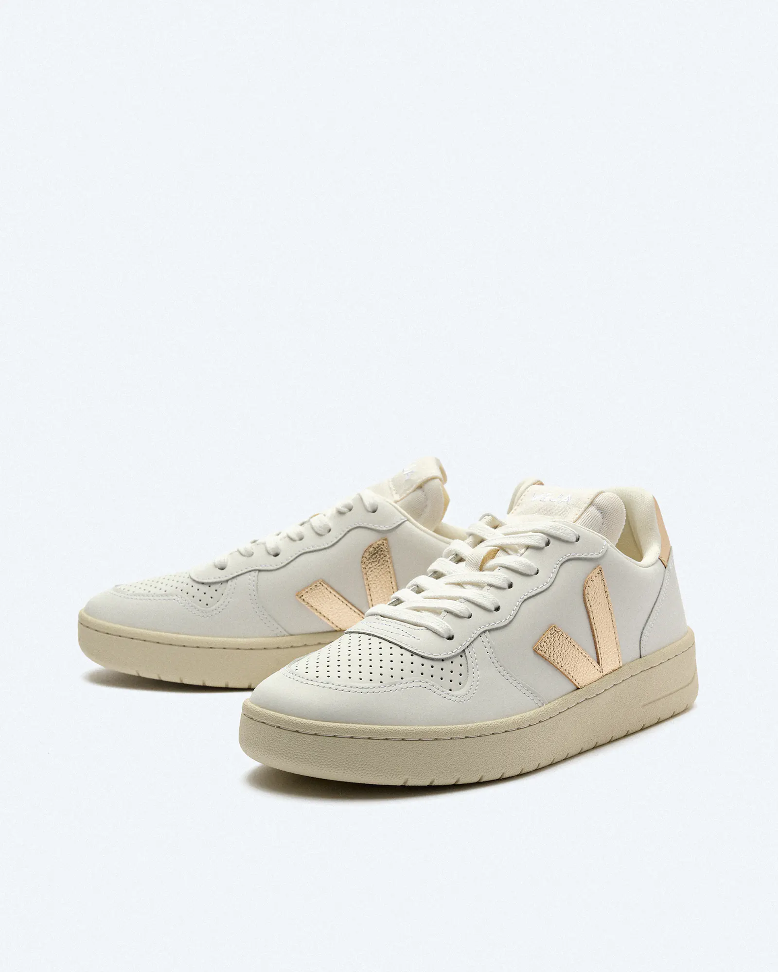 Veja Women V-10 Prime Leather Sneaker Extra-White/Platine