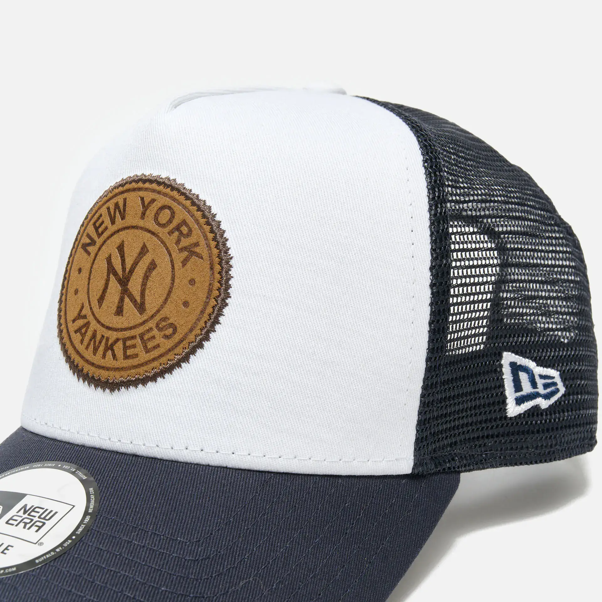 New Era MLB NY Yankees Team Patch 9Forty Trucker Cap White WHIDRY