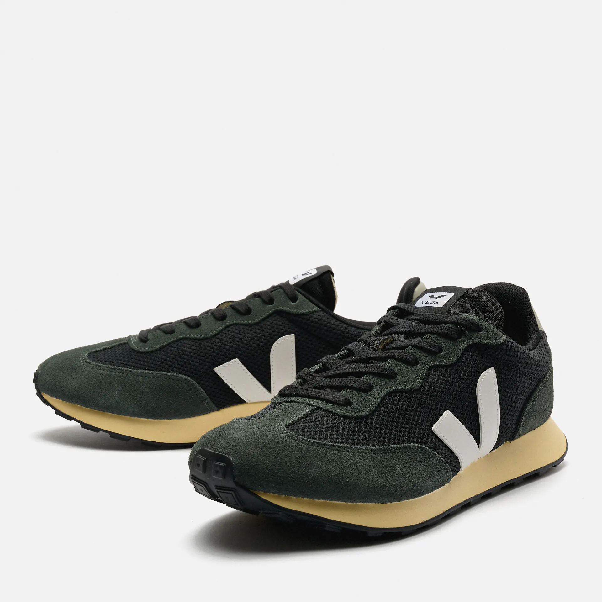 Veja Men Rio Branco II Alveomesh Sneaker Black/White