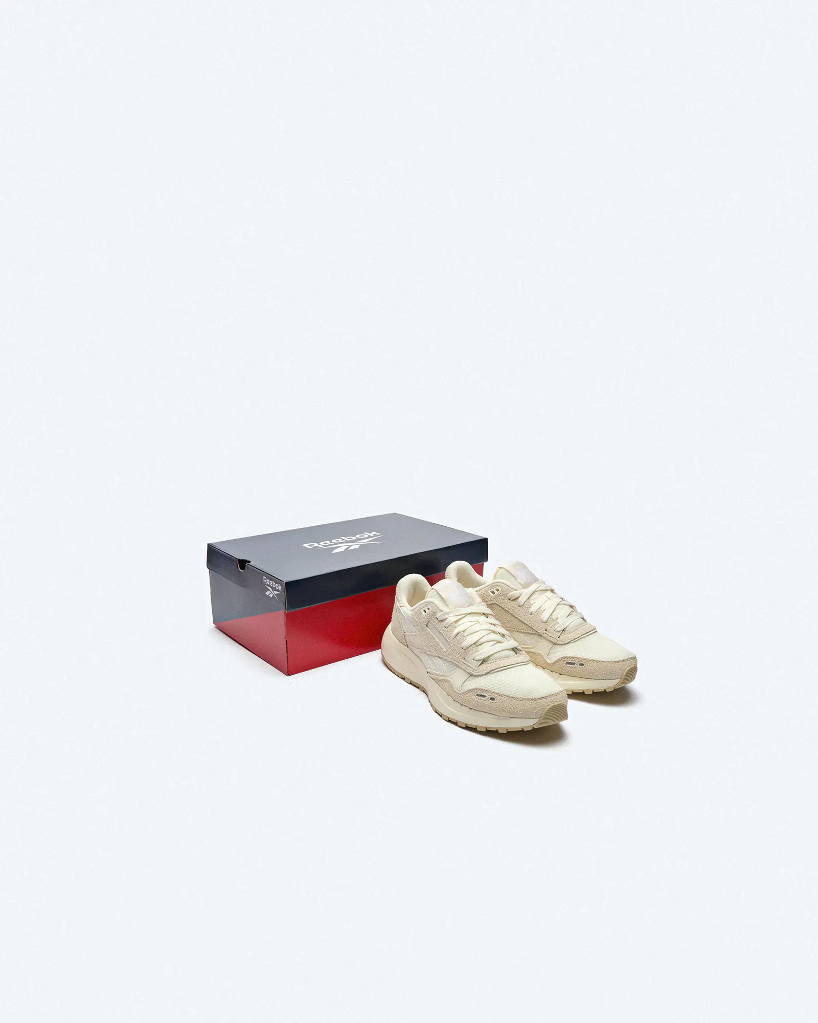 Reebok Classic Leather 2400 Vintage Sneaker Chalk/Alabaster Reebok Classic Leather 2400 Vintage Sneaker Chalk/Alabaster