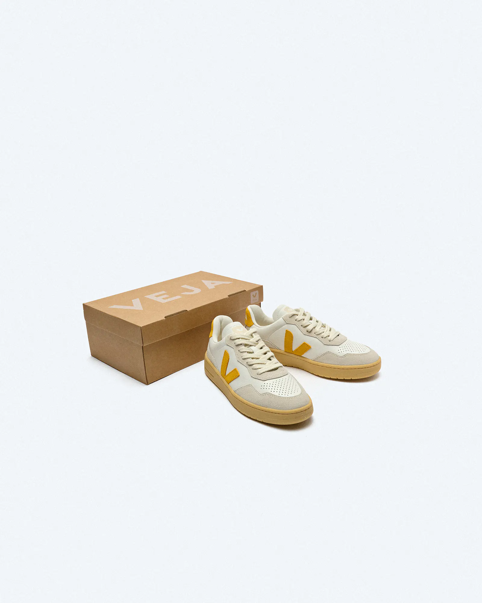Veja V-90 O.T. Leather Sneaker Extra White Toscane Natural Veja V-90 O.T. Leather Sneaker Extra White Toscane Natural
