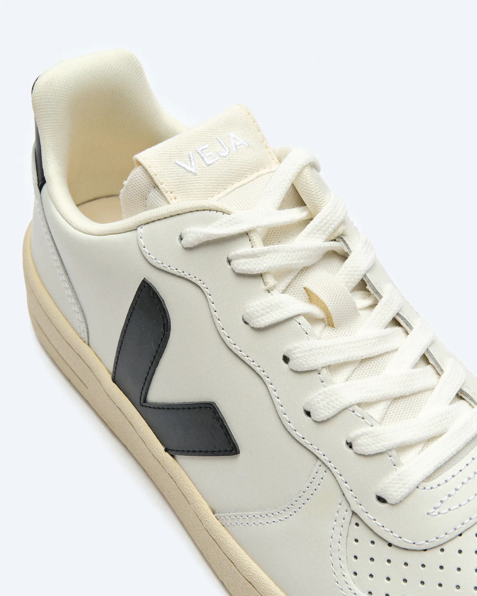 Veja V-10 Men Leather Sneaker Extra White/Black Veja V-10 Men Leather Sneaker Extra White/Black