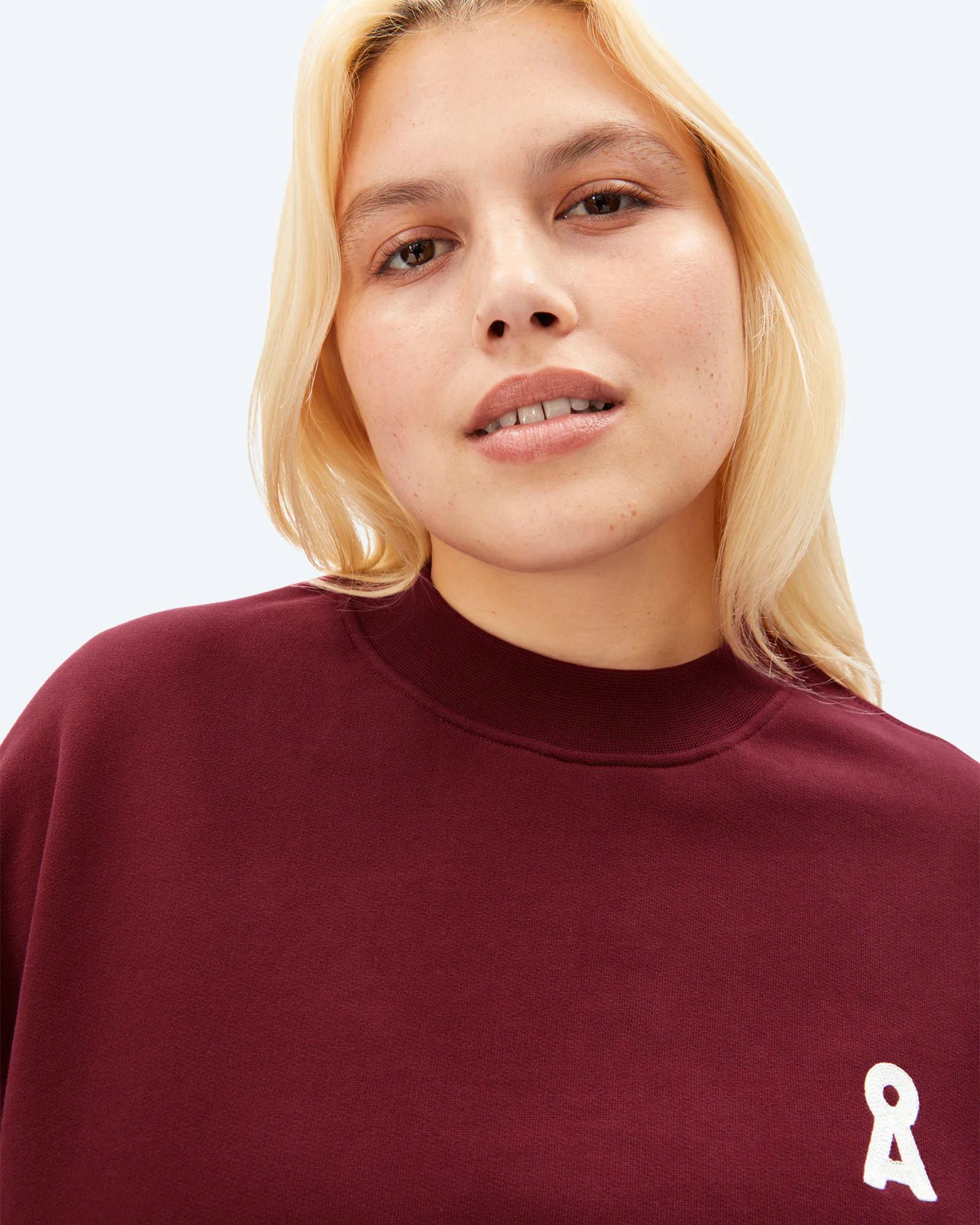 ICONIC Å ALIZAA Velvet Red