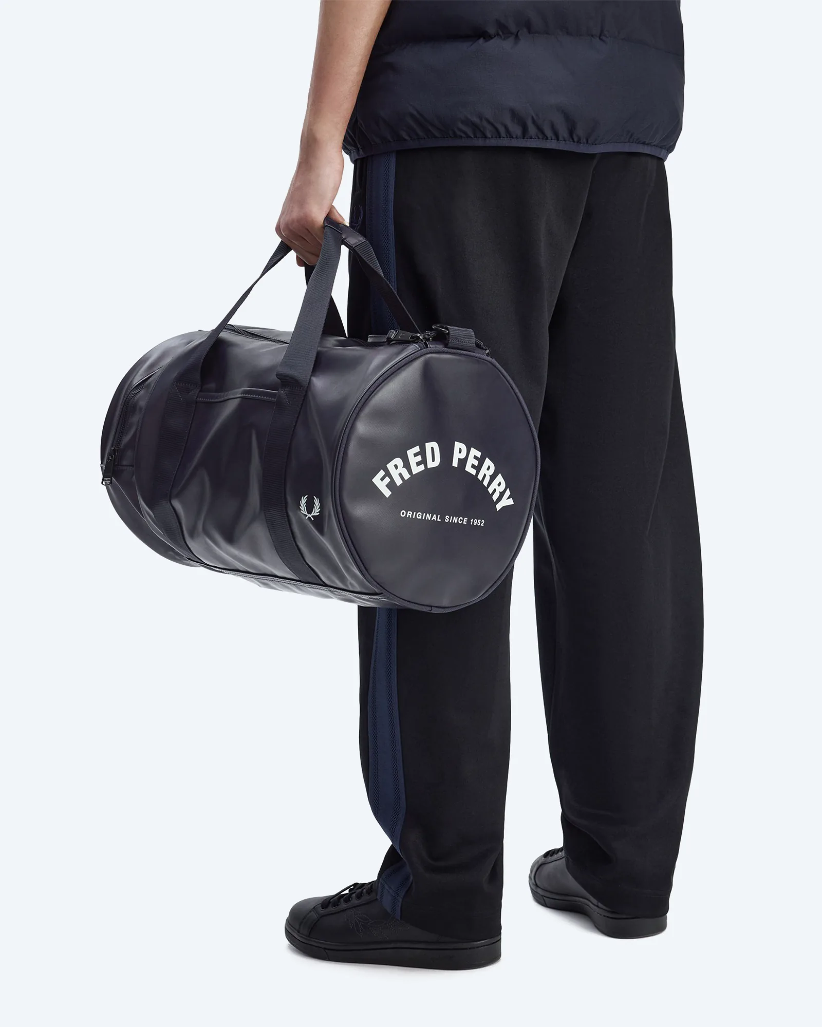 Fred Perry Tonal Classic Barrel Bag Navy Fred Perry Tonal Classic Barrel Bag Navy