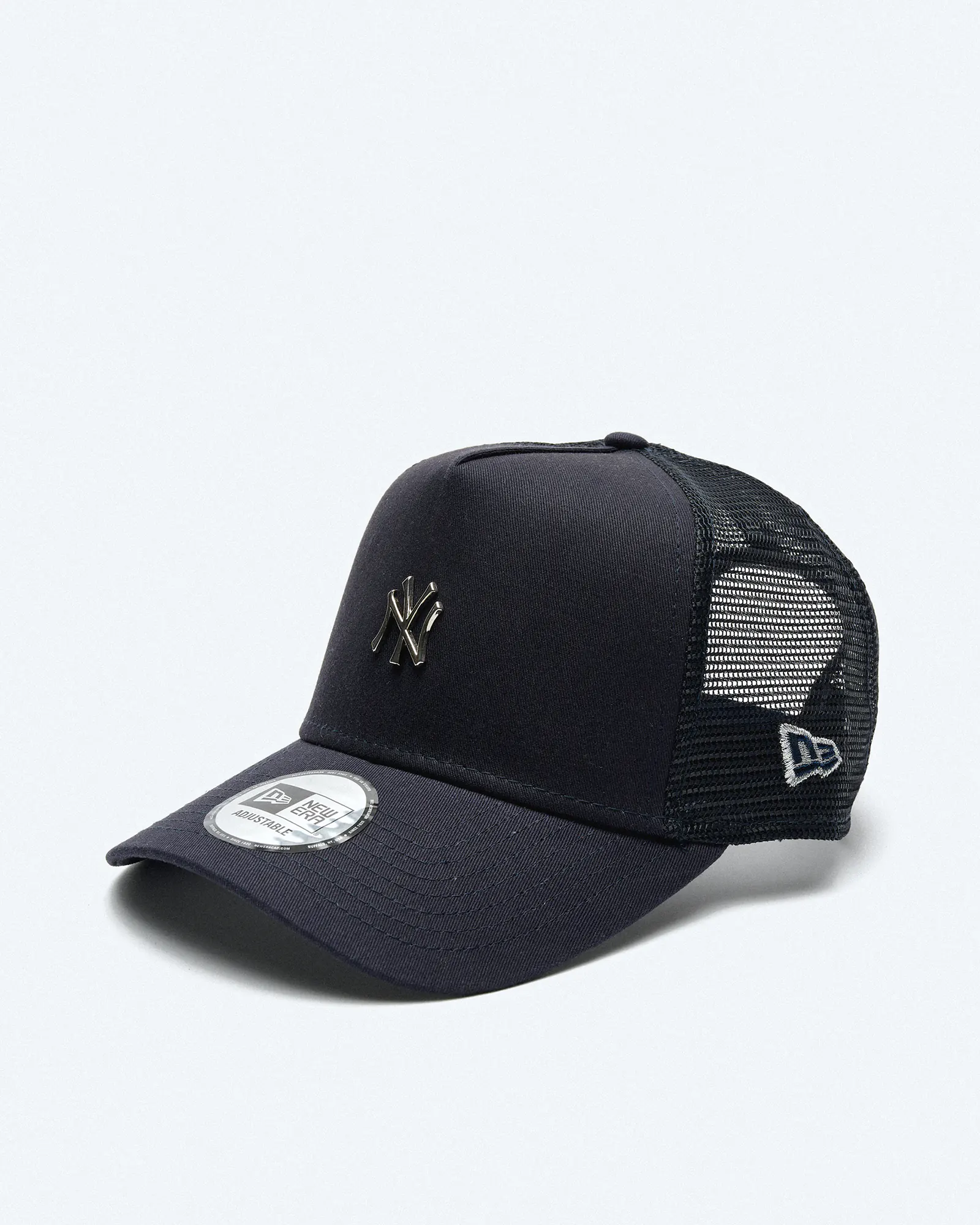 New Era MLB NY Yankees 9Forty Metallic Trucker Cap Navy New Era MLB NY Yankees 9Forty Metallic Trucker Cap Navy