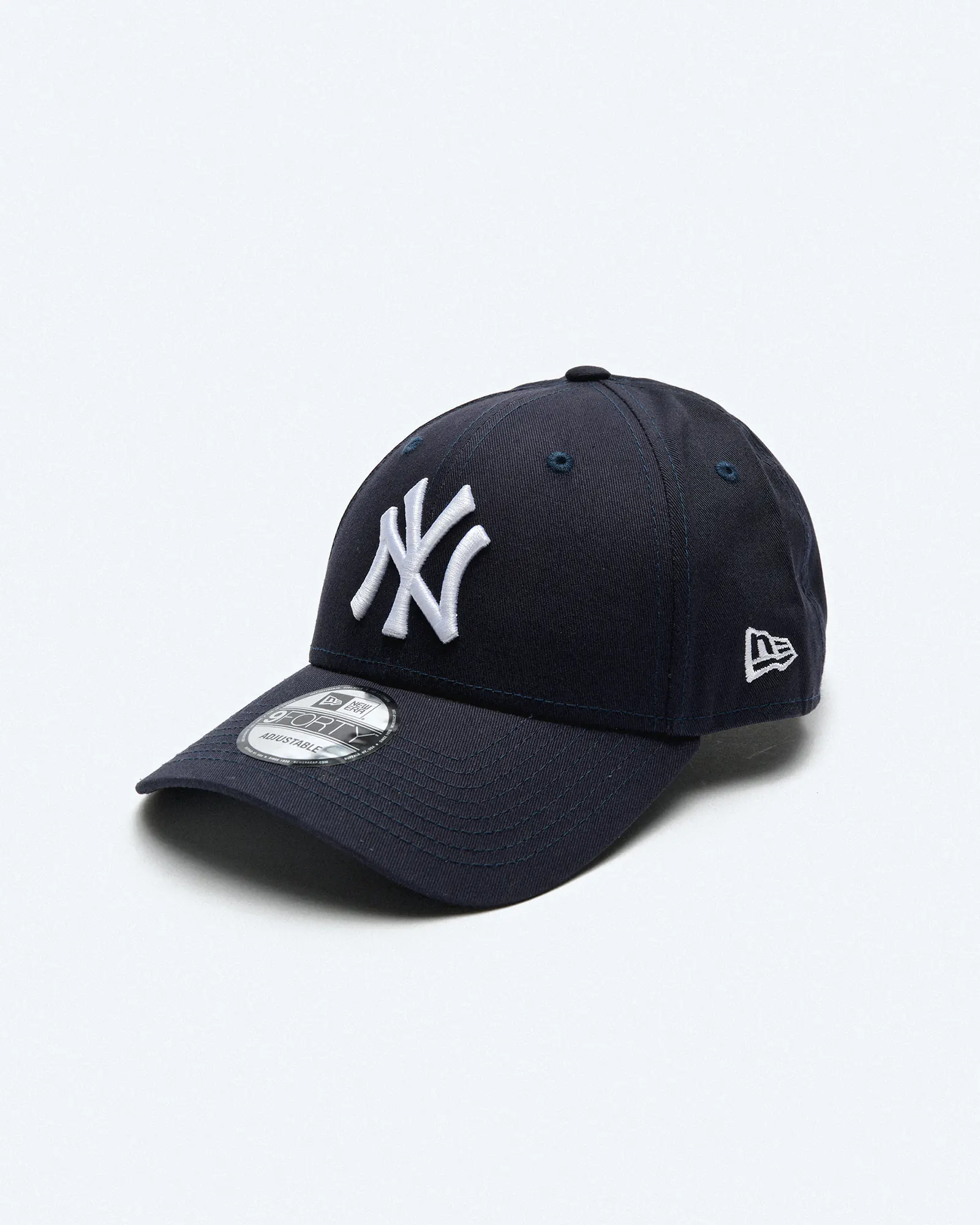 New Era 9Forty Leag Basic NY Yankees Strapback Cap Navy/White  New Era 9Forty Leag Basic NY Yankees Strapback Cap Navy/White