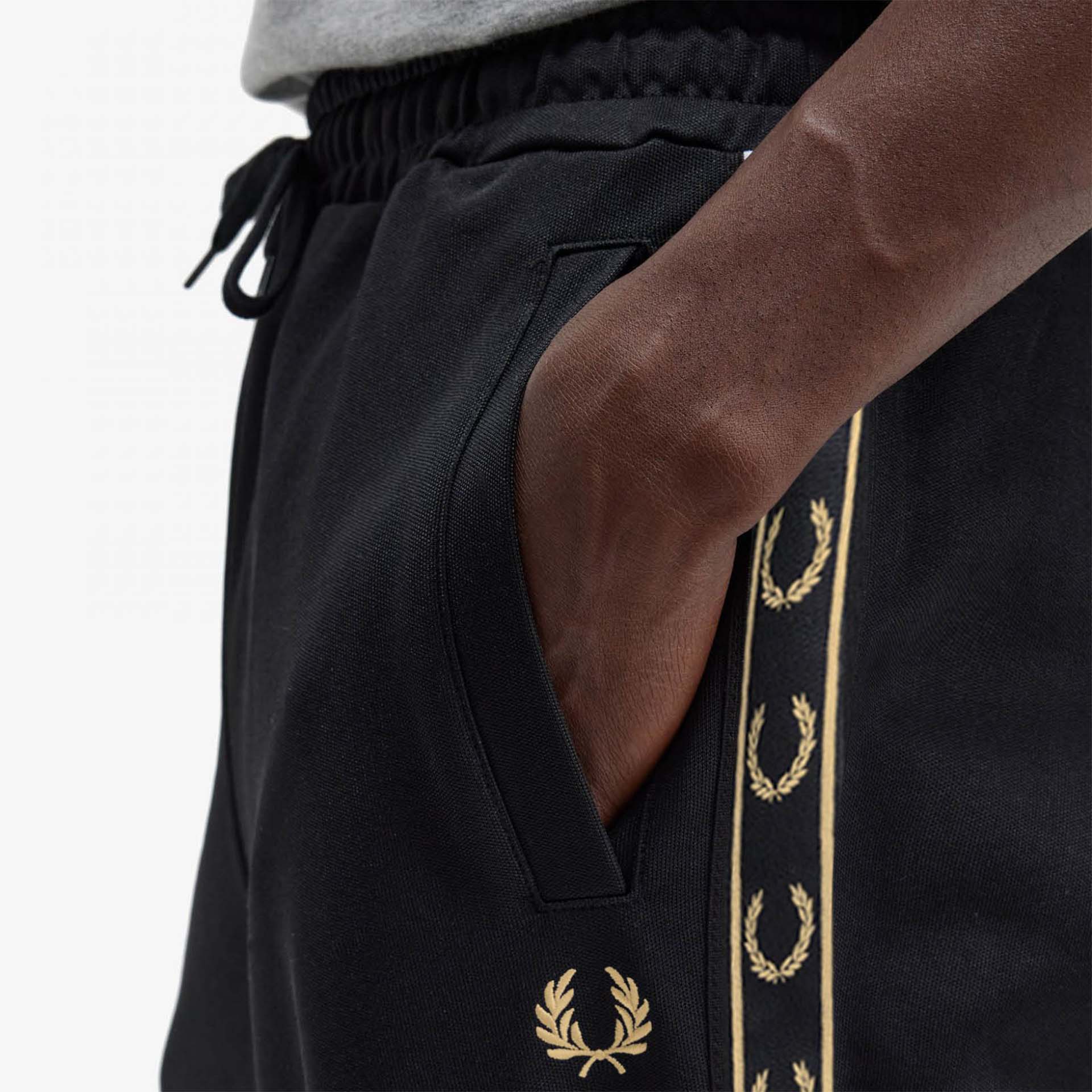 Fred Perry Seasonal Taped Track Pant Black/1964 Gold