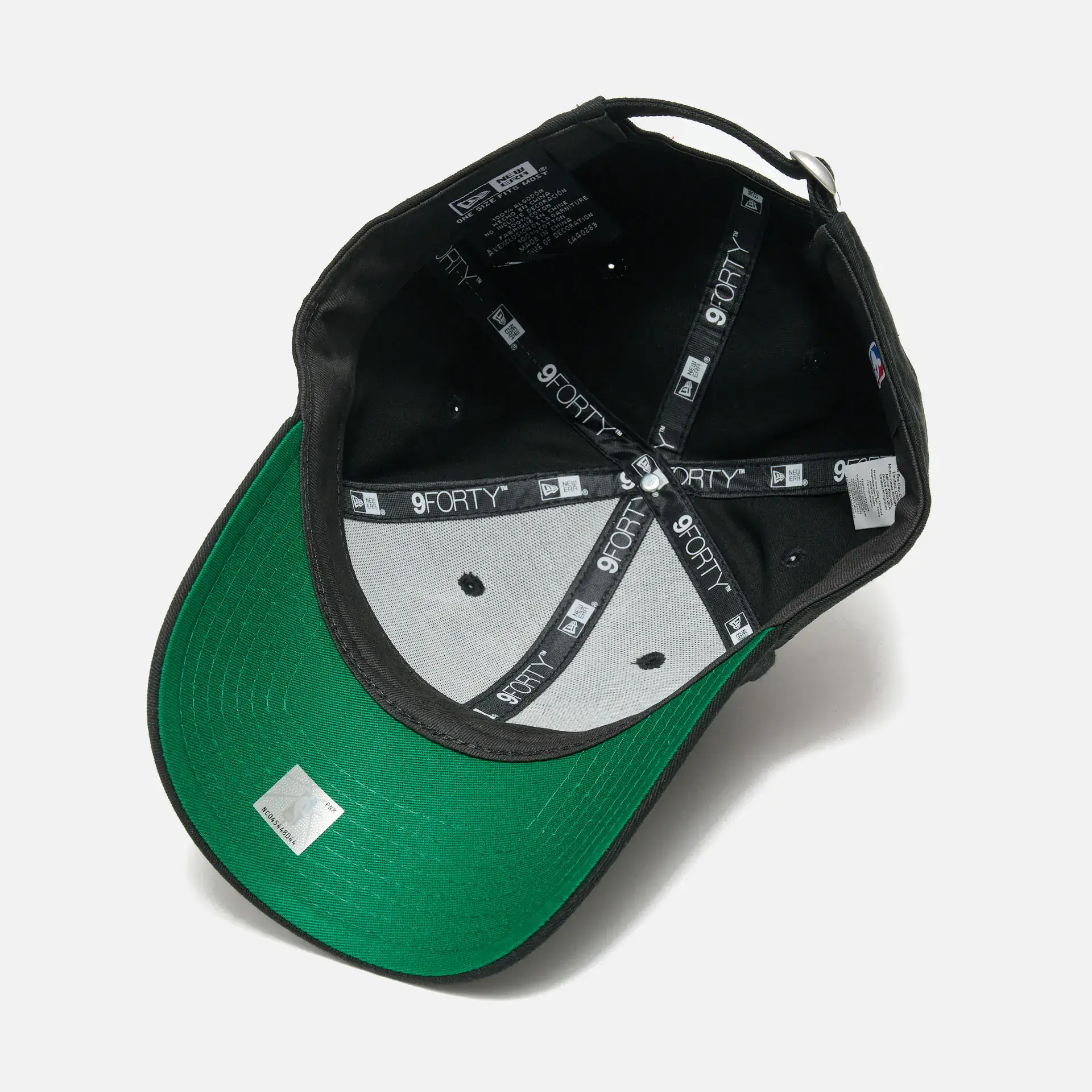 New Era NBA Chicago Bulls Team Side Patch 9Forty Strapback Cap BLKFDR