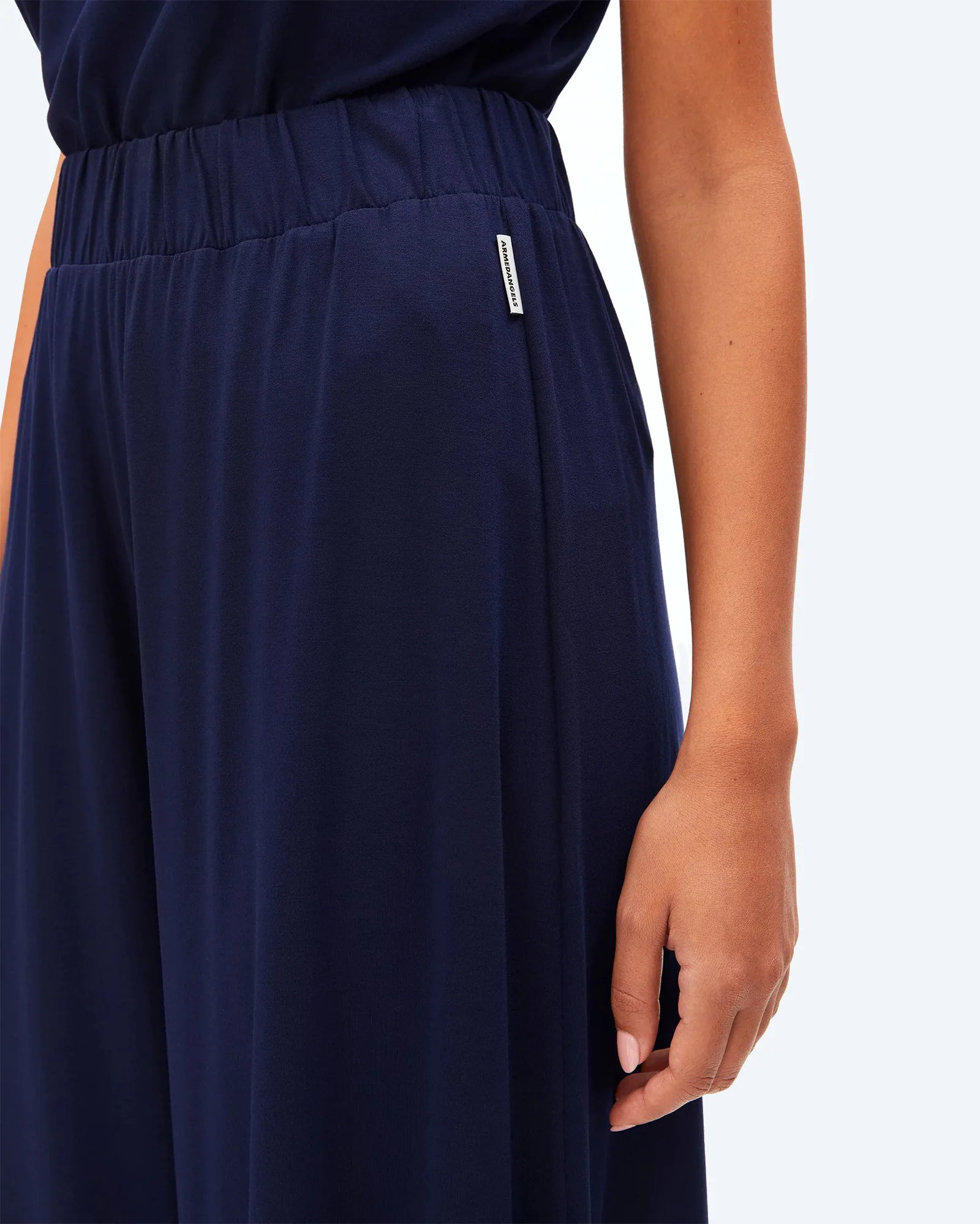 ARMEDANGELS CROPPED JERSEY PANT Tinted Navy