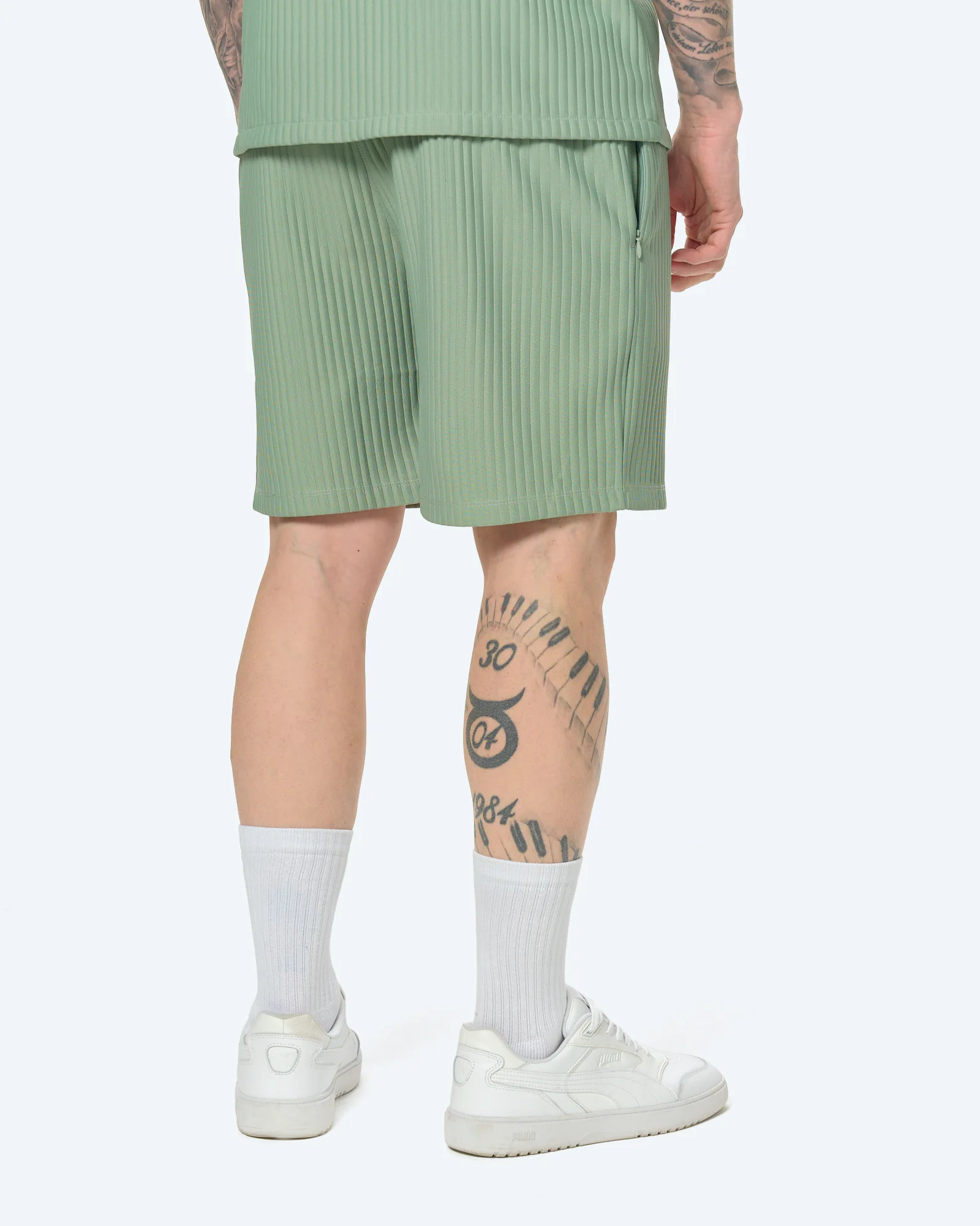 Distorted People Plissee Short Sage