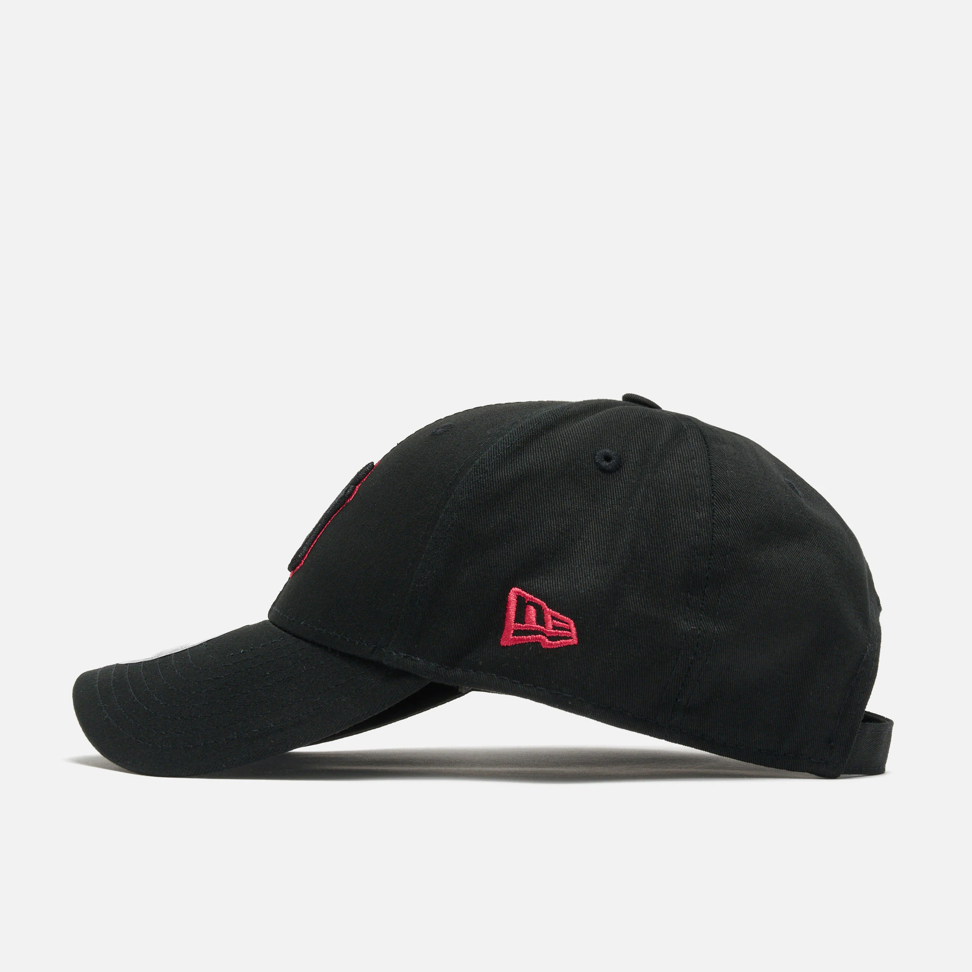 New Era MLB NY Yankees Team Outline 9Forty Strapback Cap Black/Light Pink