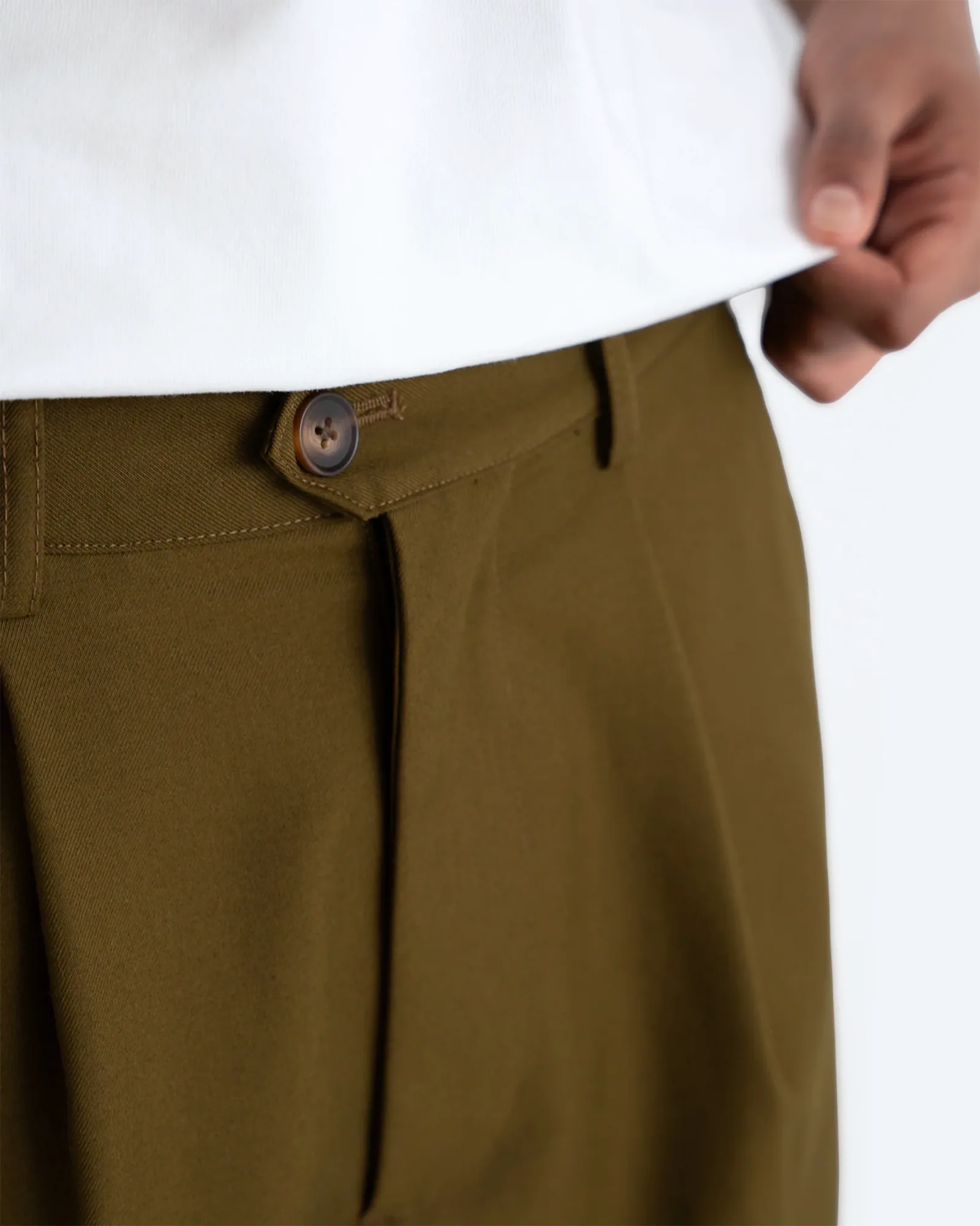 Prohibited Pleated Shorts Khaki