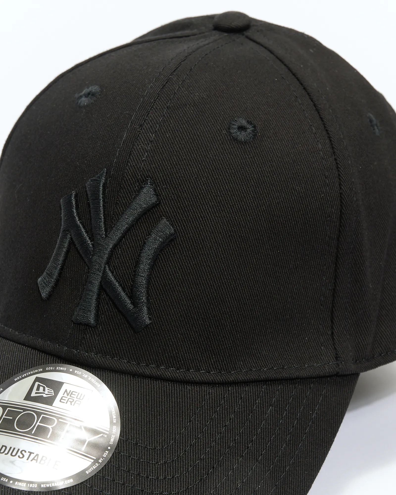 New Era MLB NY Yankees Essentials 9Forty Strapback Cap Black/Black New Era MLB NY Yankees Essentials 9Forty Strapback Cap Black/Black