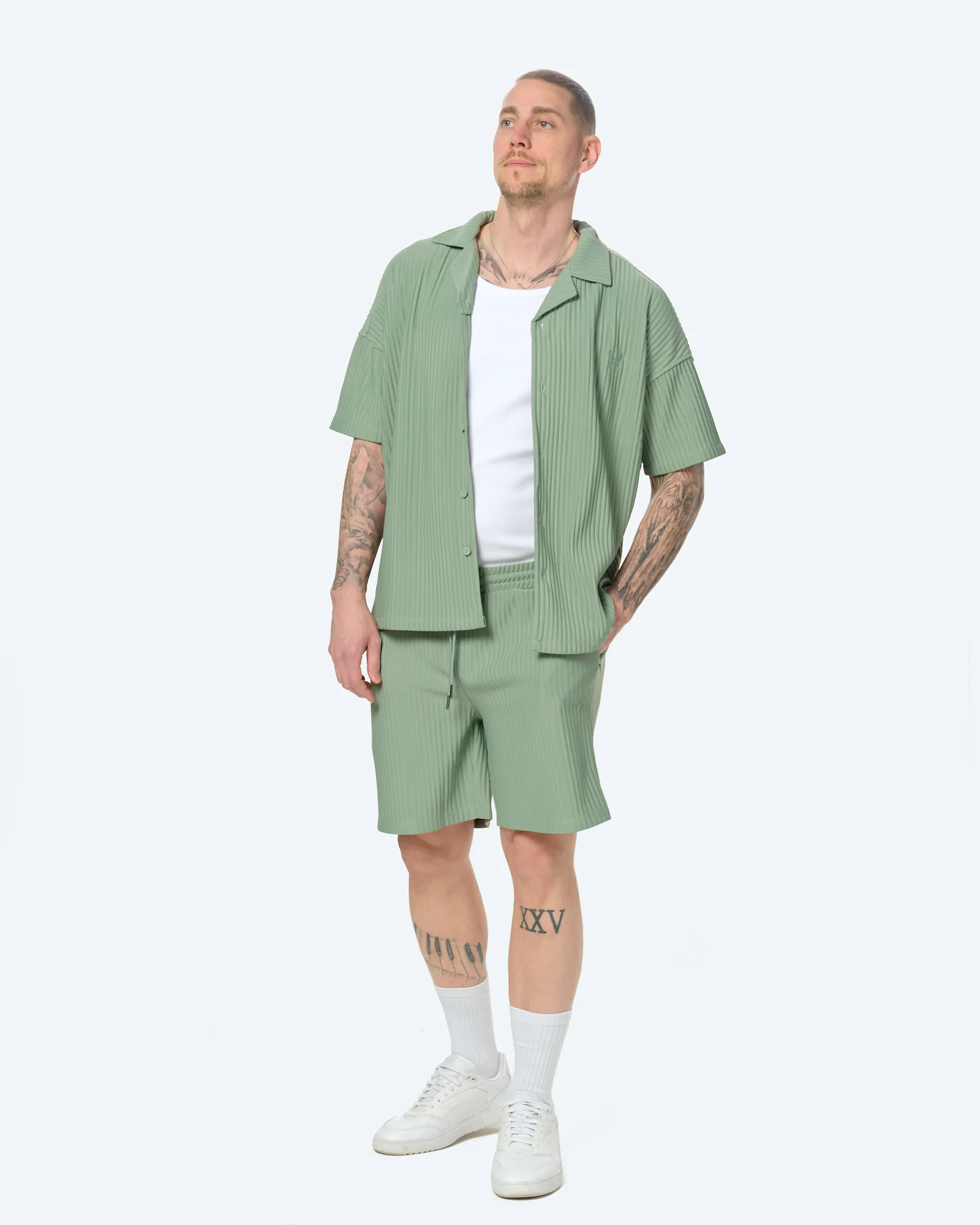 Distorted People Plissee Short Sage