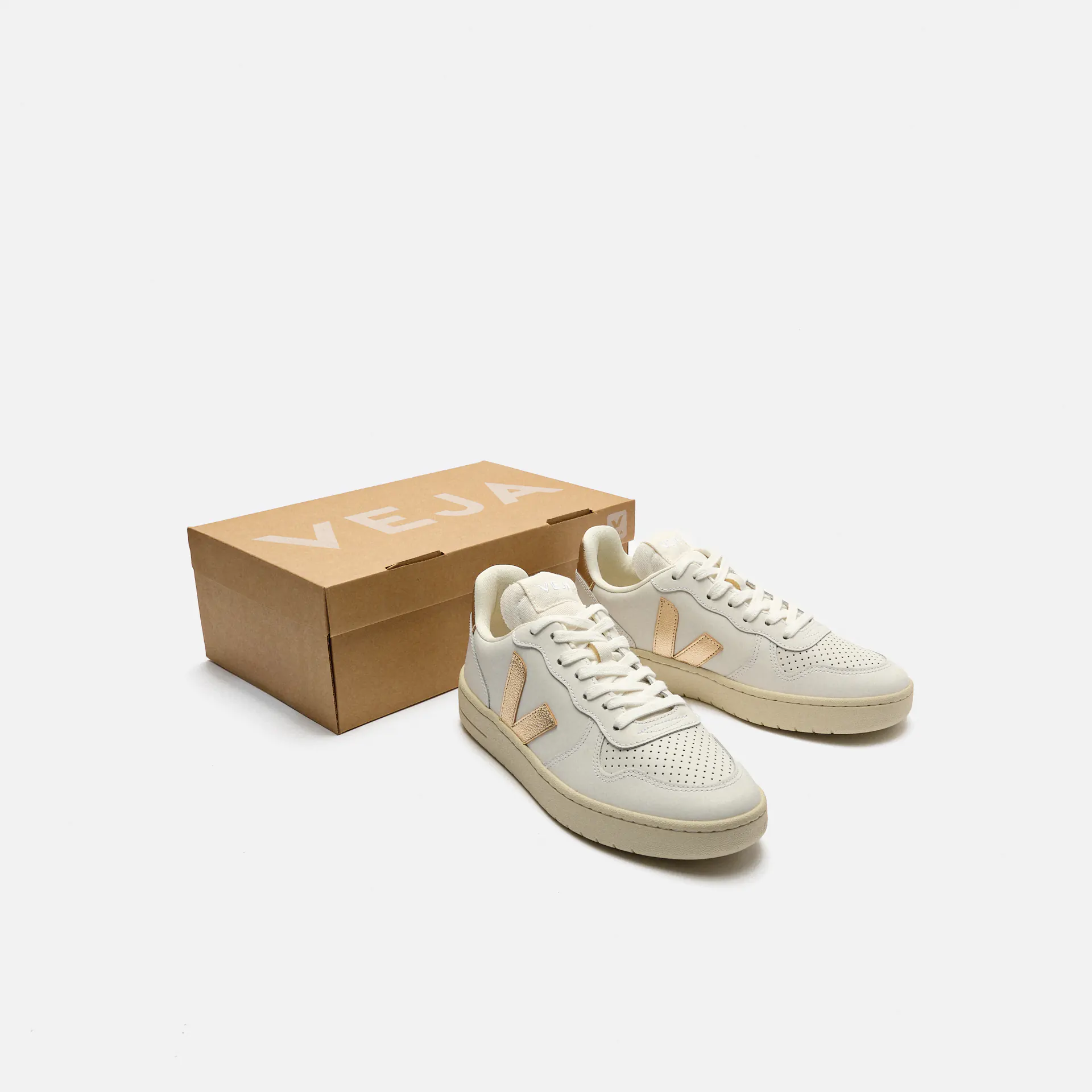 Veja Women V-10 Prime Leather Sneaker Extra-White/Platine