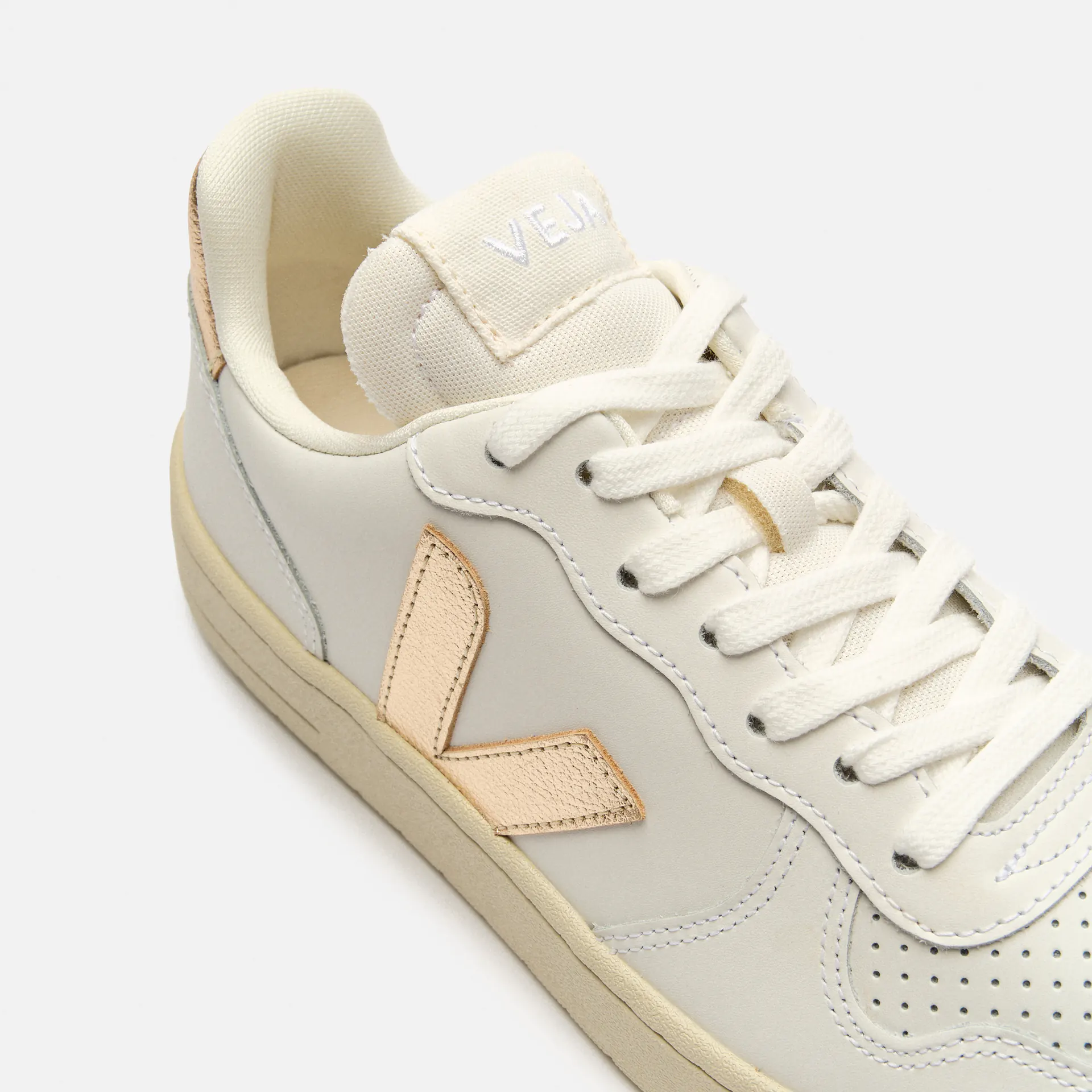 Veja Women V-10 Prime Leather Sneaker Extra-White/Platine